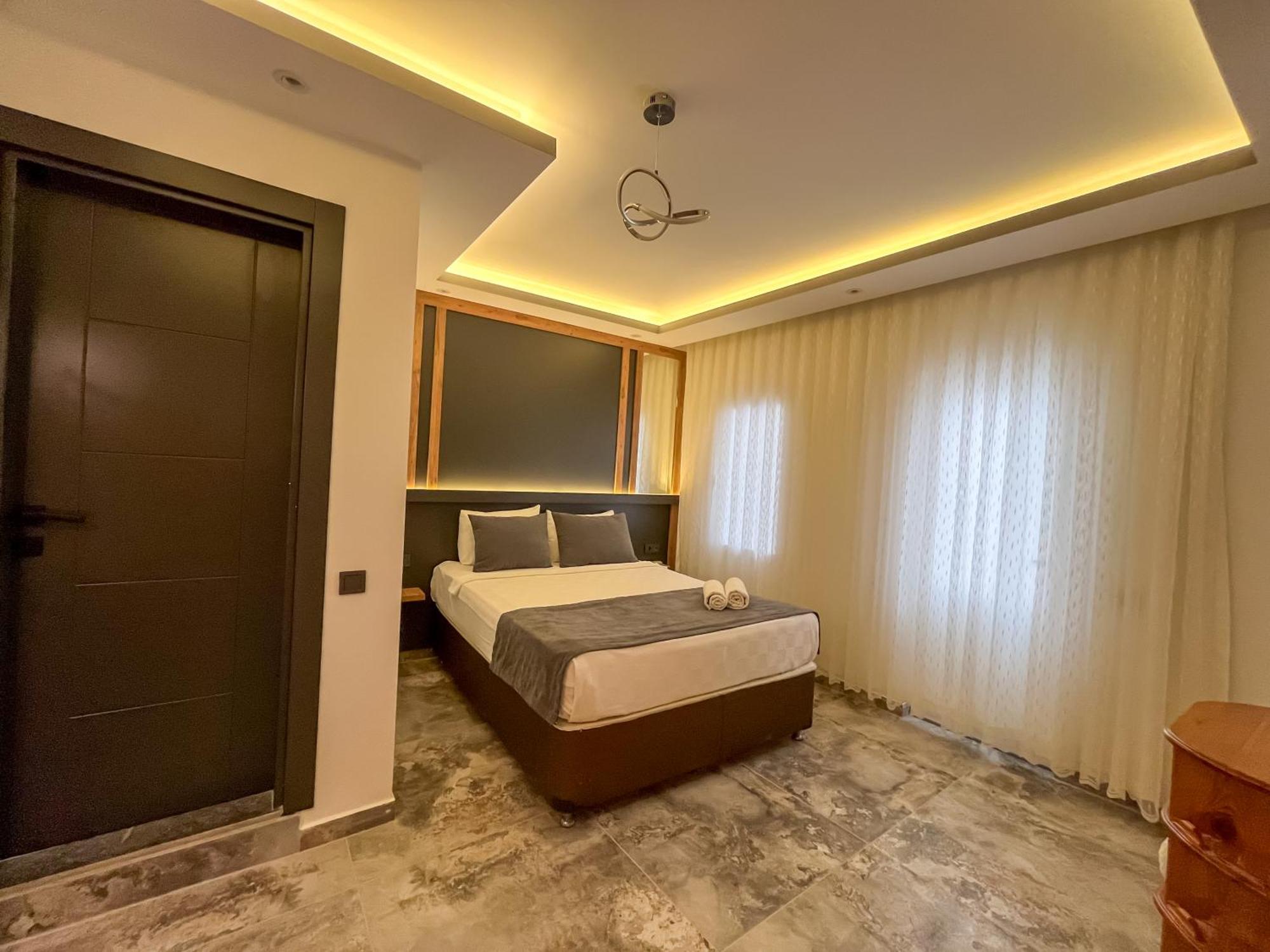 Rain Hotel 4*