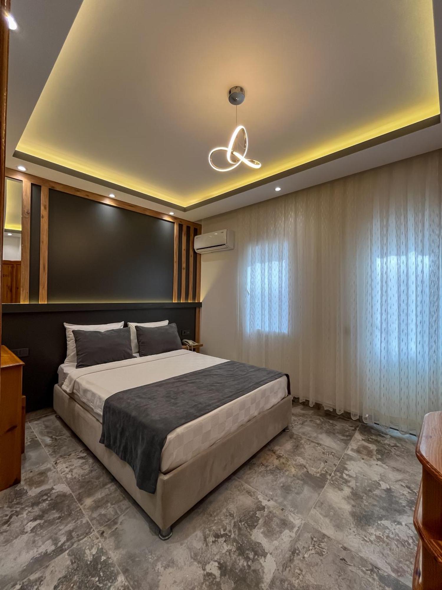 Rain Hotel 4*