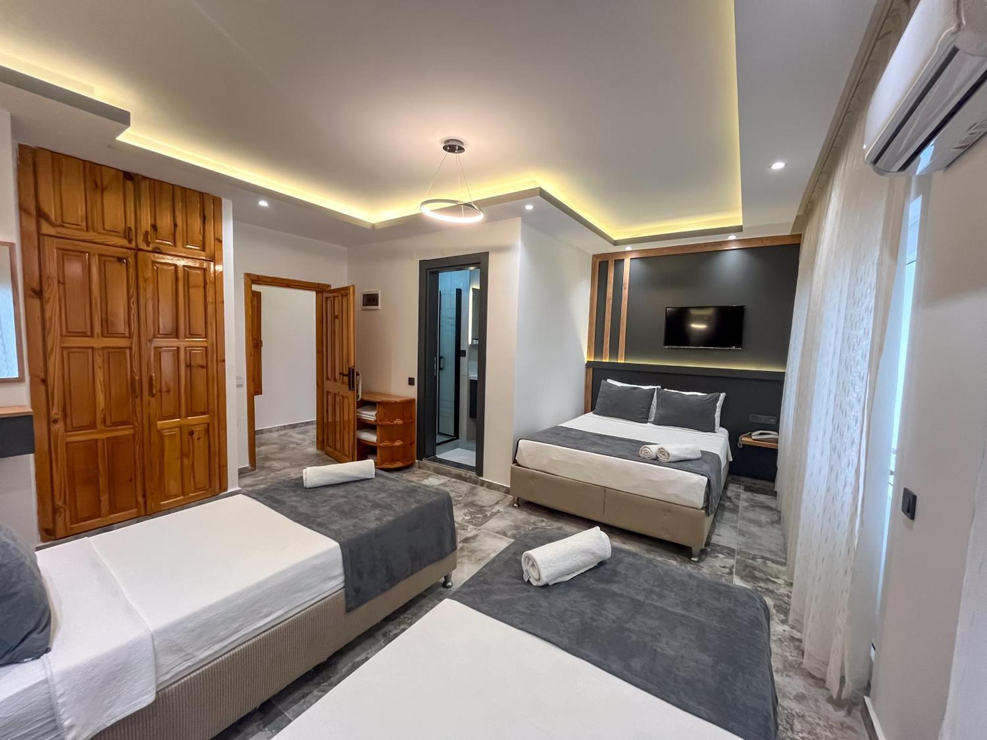 Rain Hotel 4*
