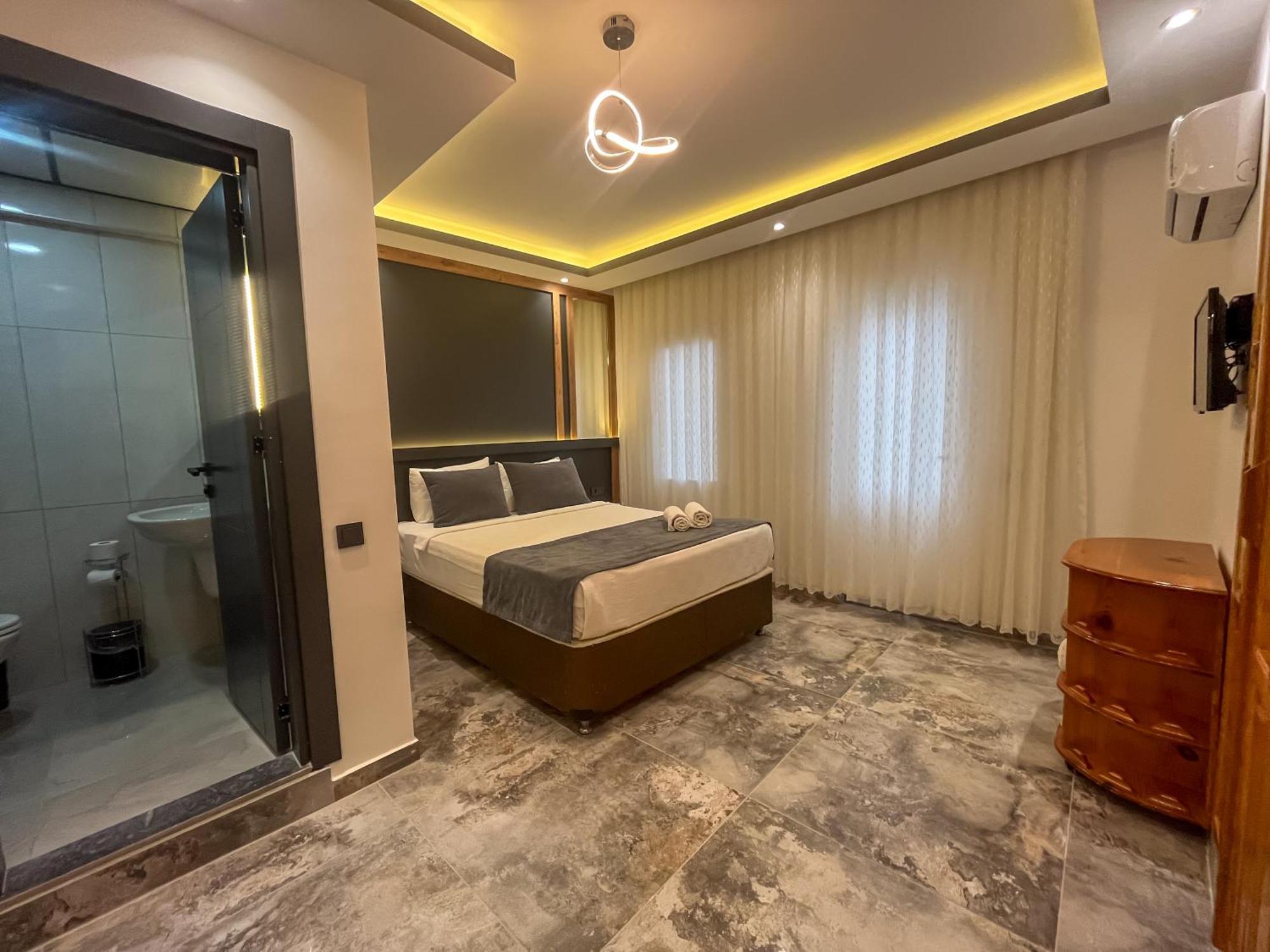 Hotel Rain 4*