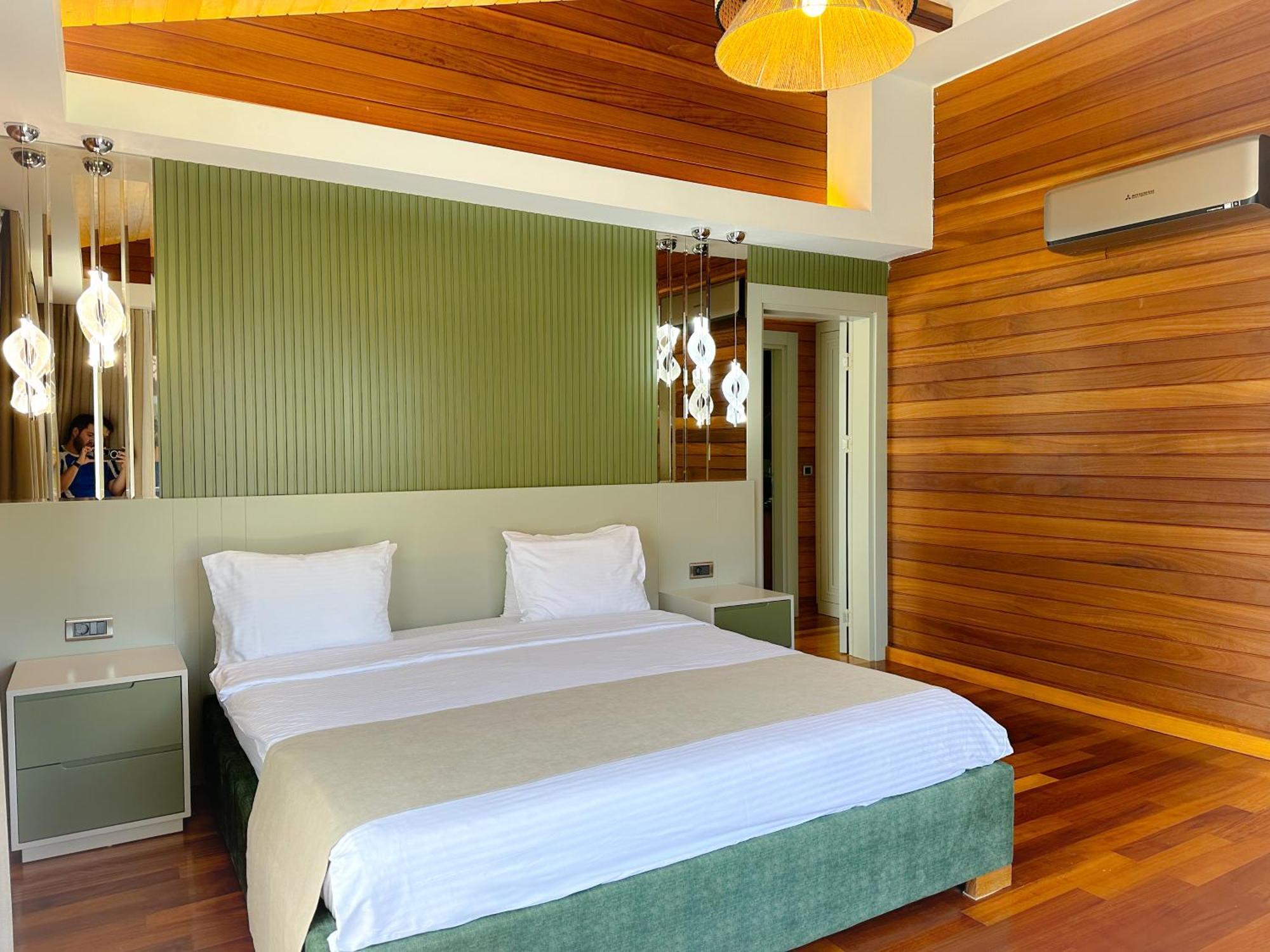 Hera Hotel 3*
