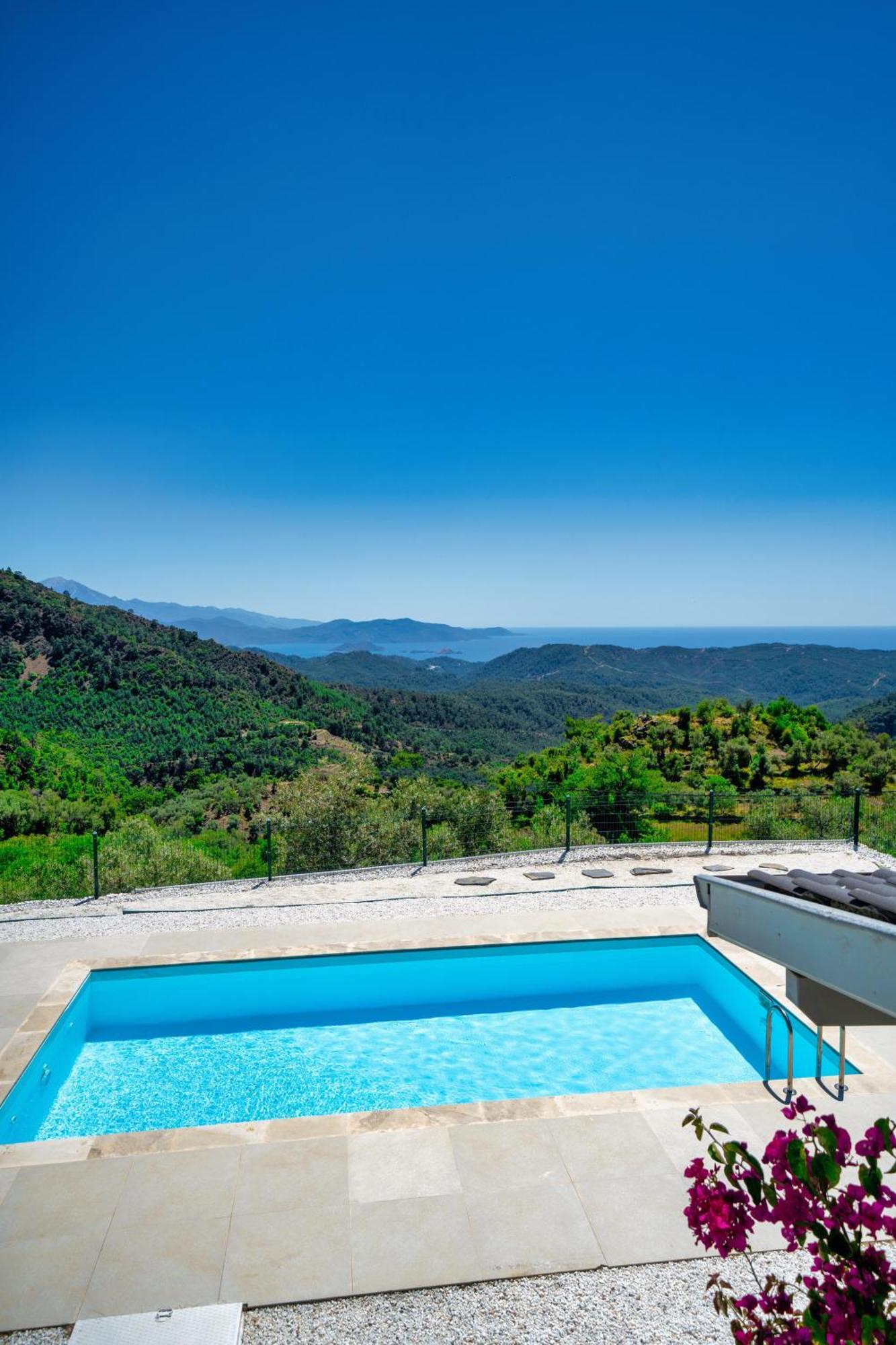 The Box House & Charming Private Tiny House & Pool Villa
