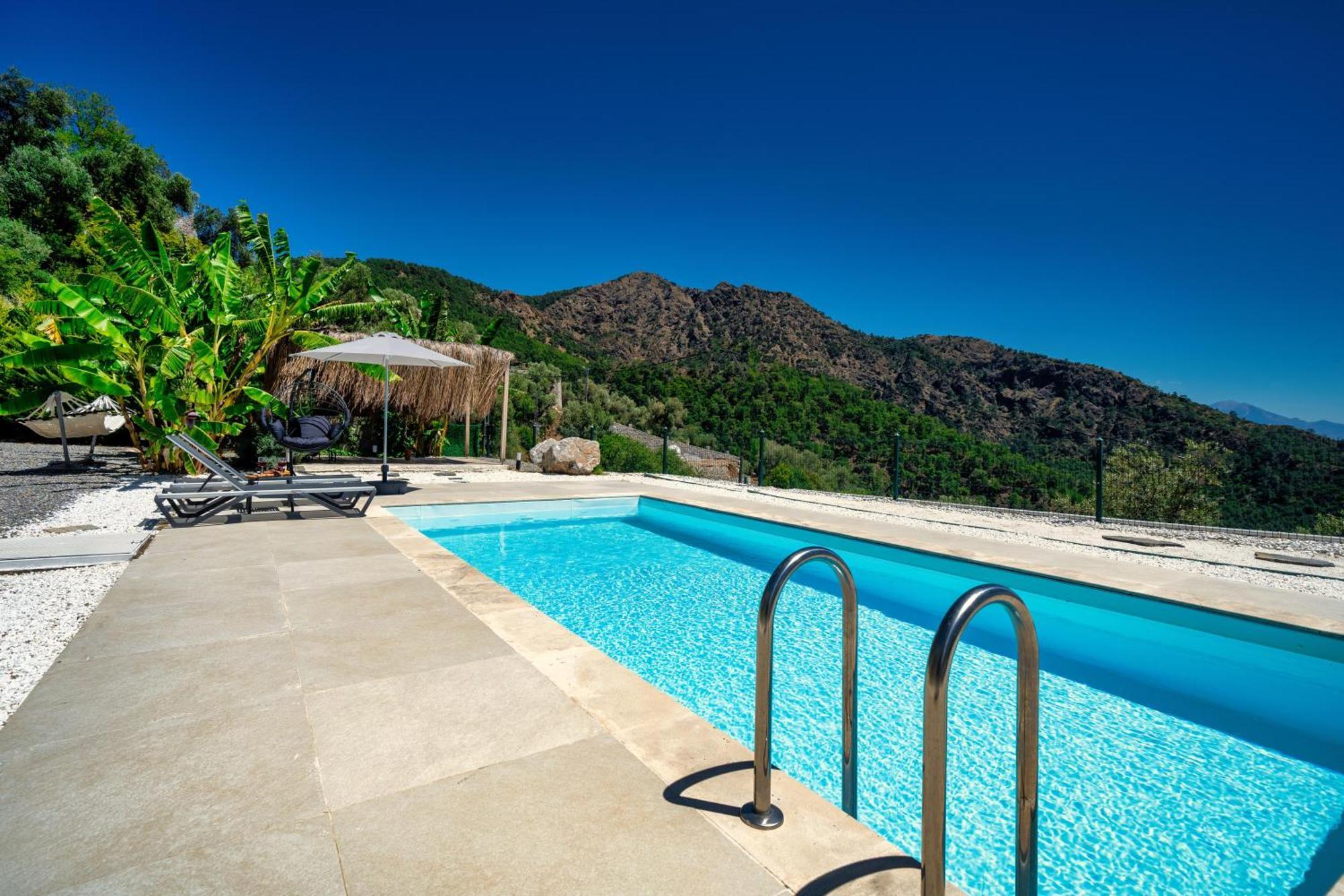 Villa The Box House & Charming Private Tiny House & Pool