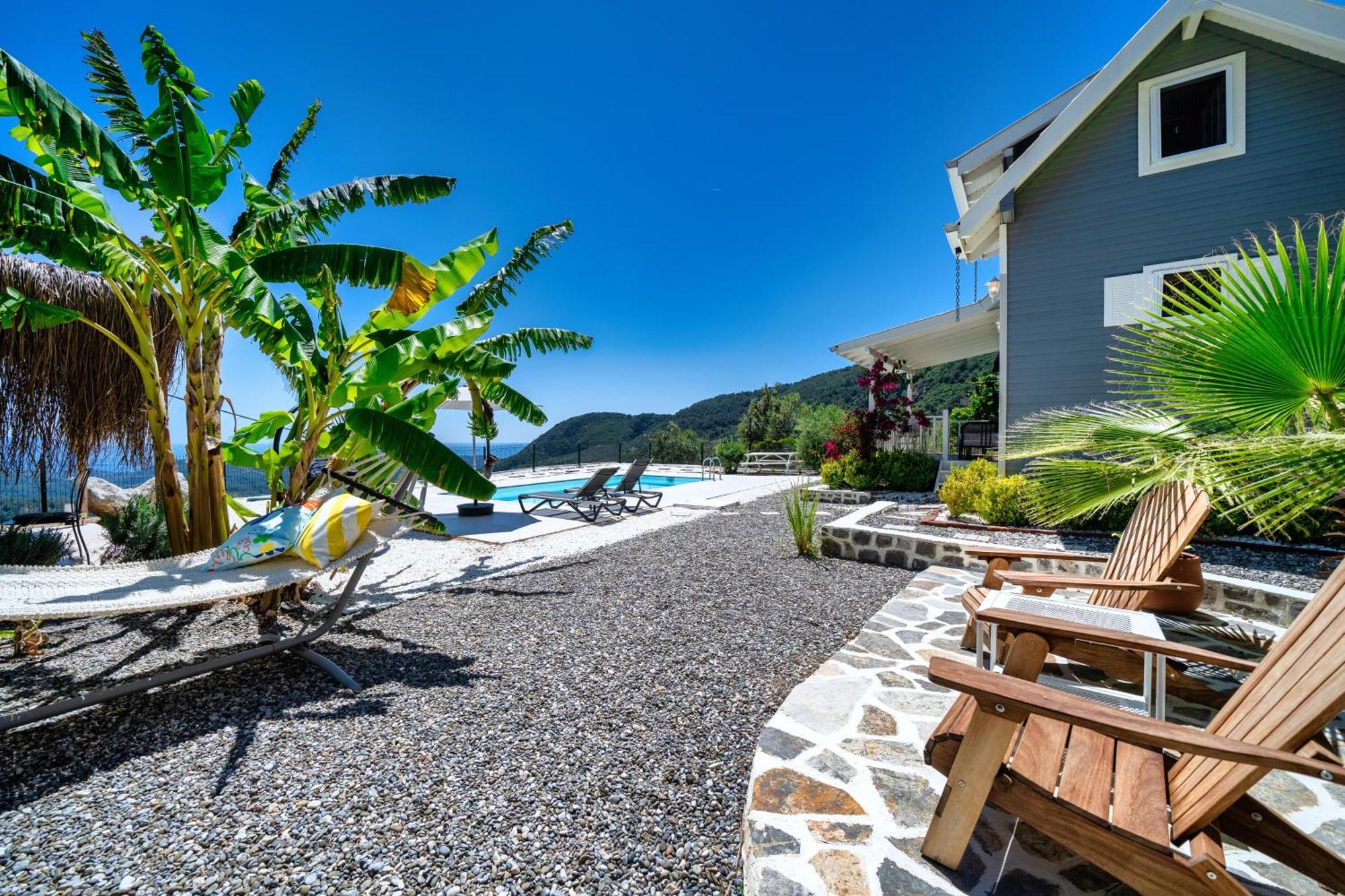 Villa The Box House & Charming Private Tiny House & Pool *