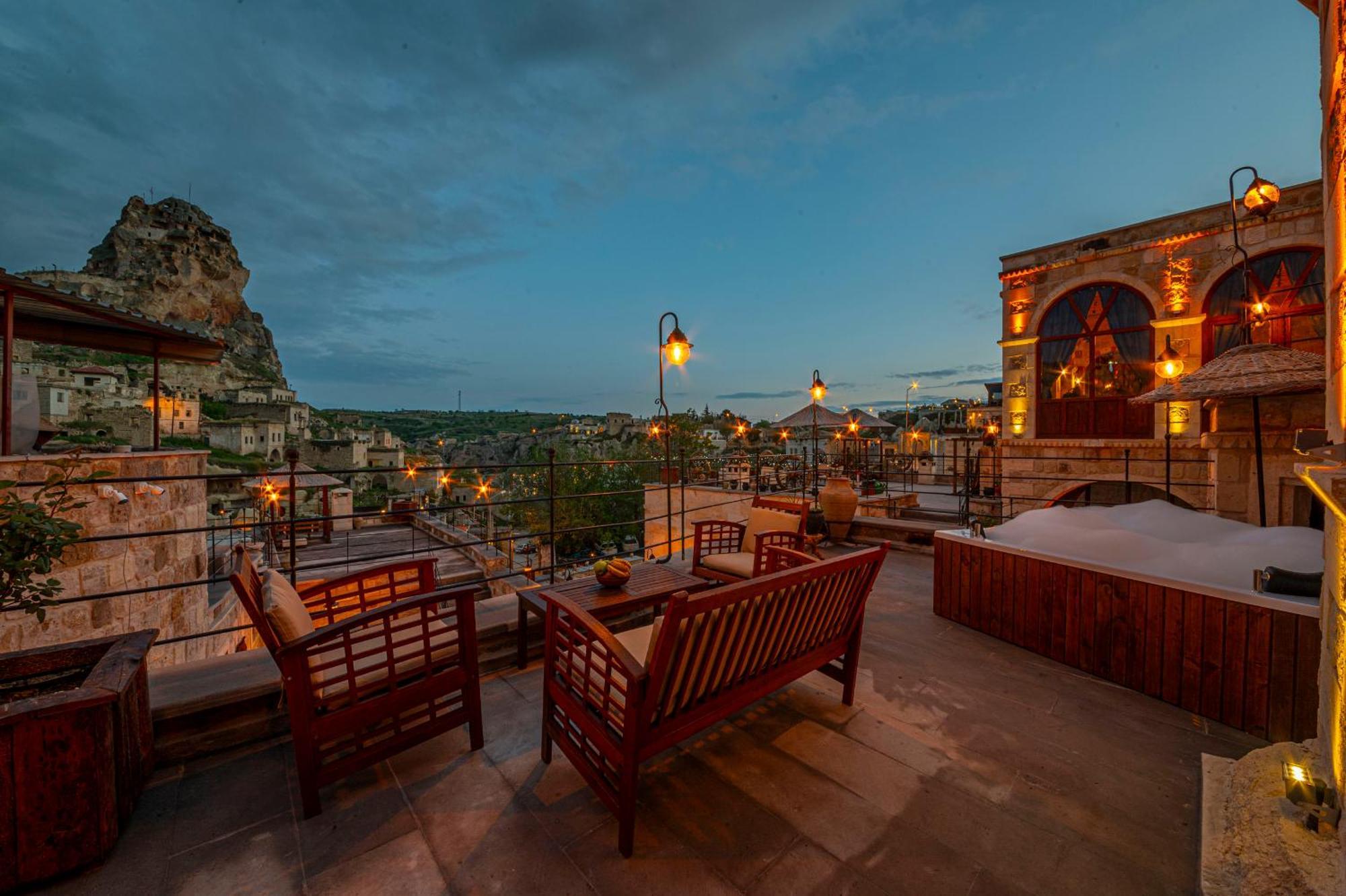 Capp Royal Cave Hotel *