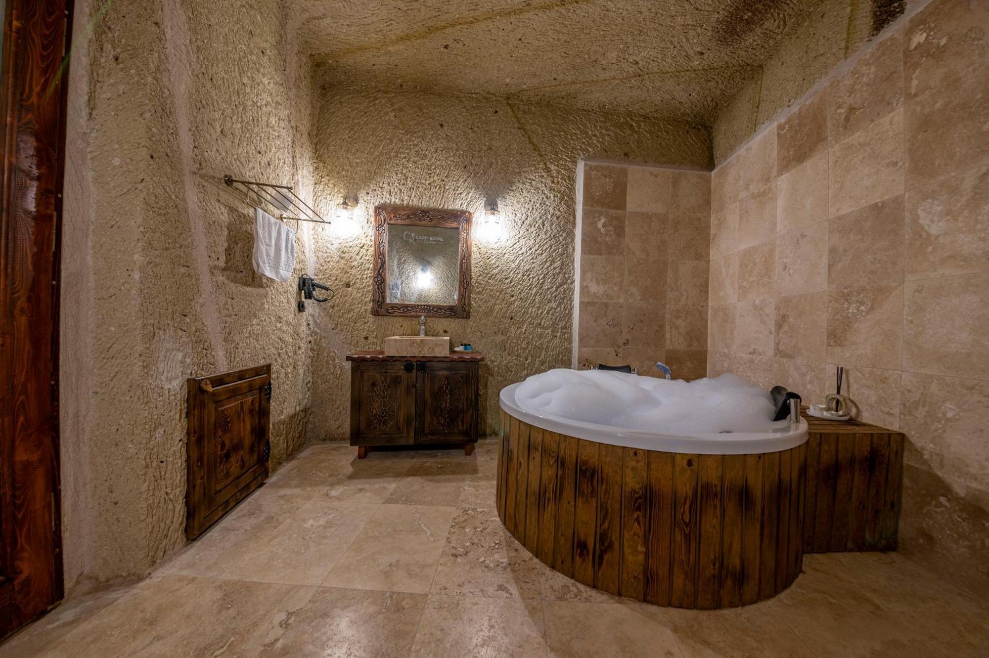 Capp Royal Cave Hotel *