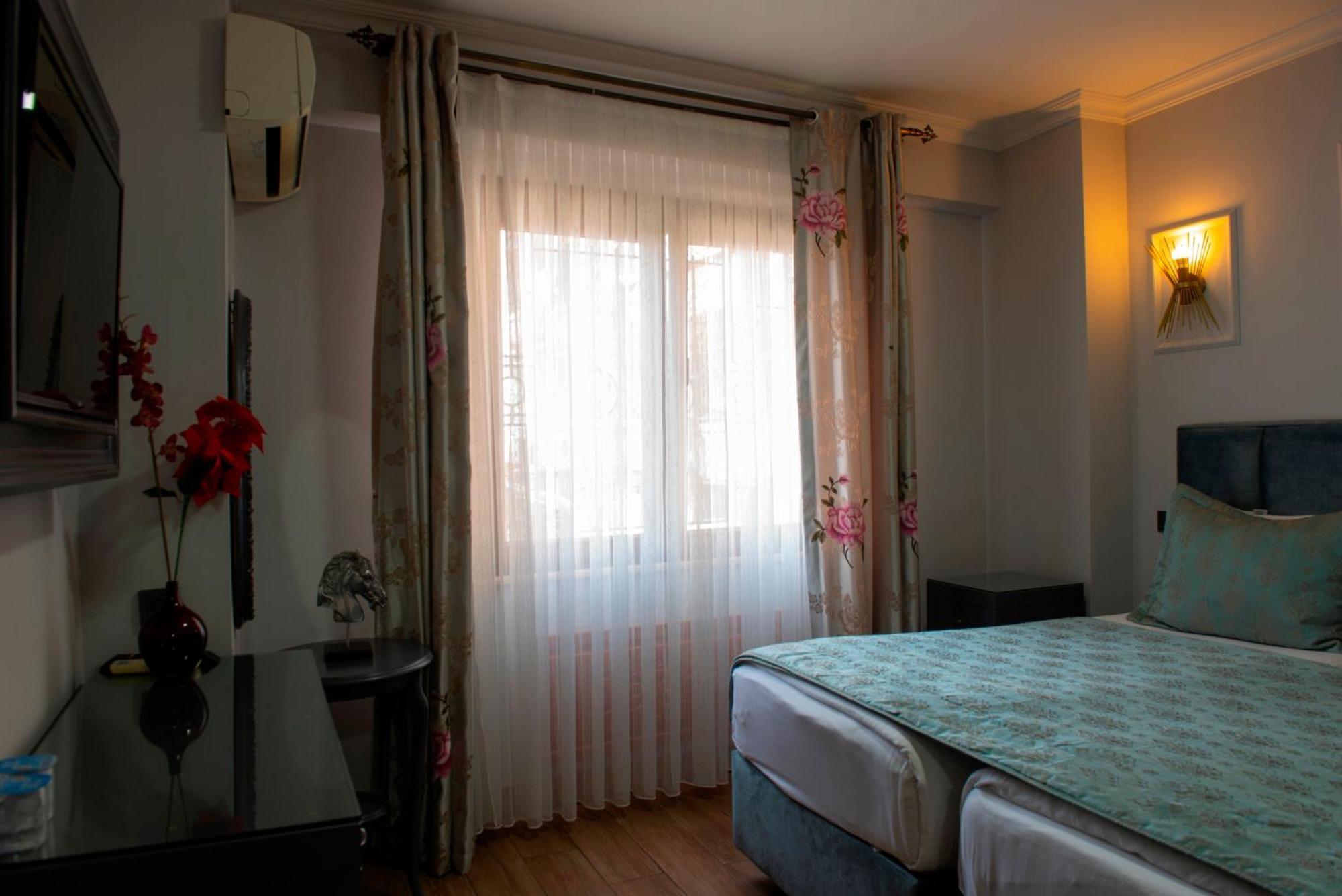 Daphne Hotel 4*