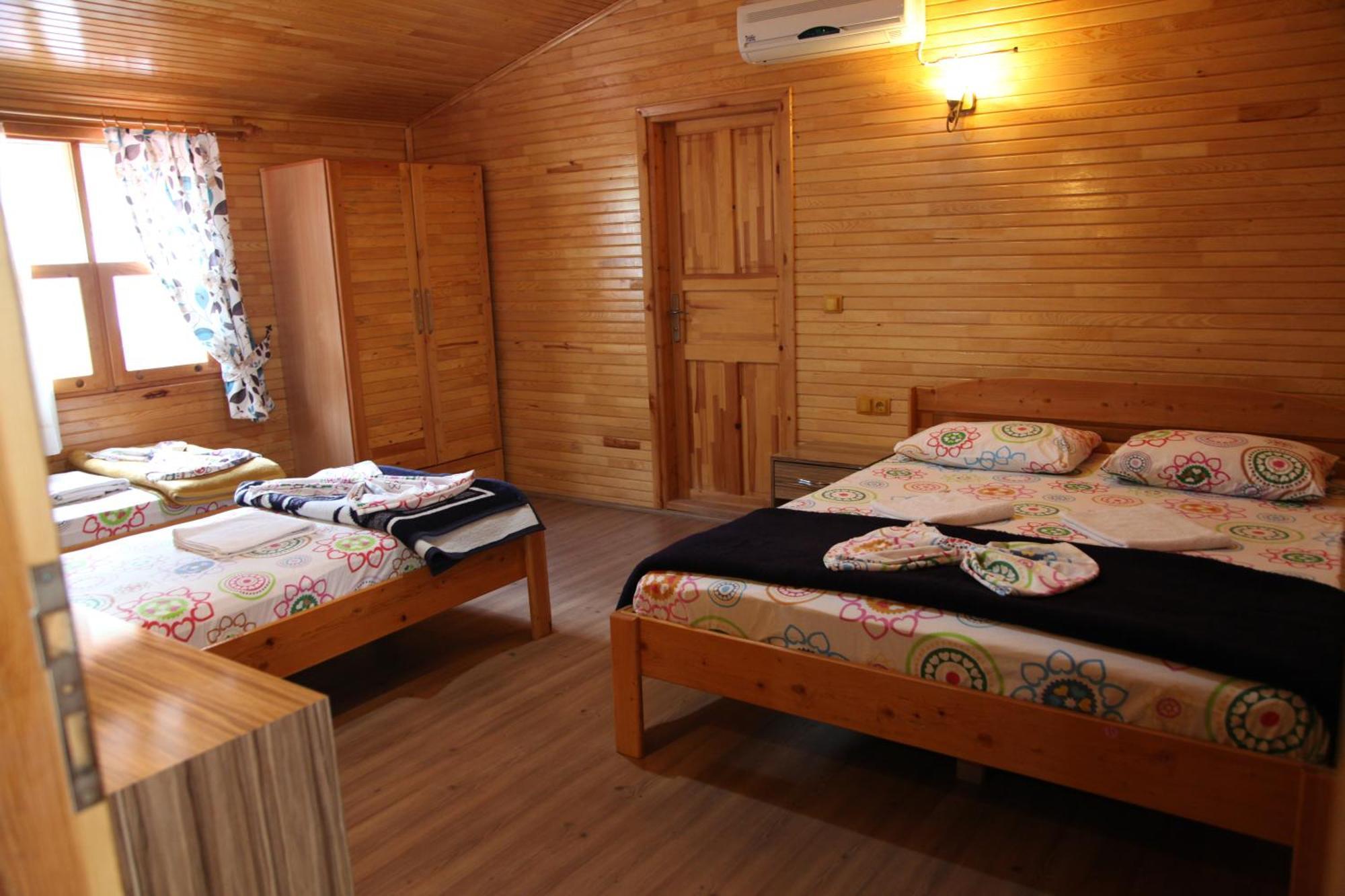Varuna & Restaurant Guest house *