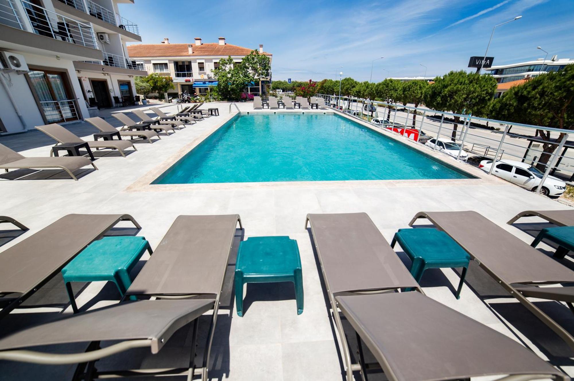 Bartu Hotel *