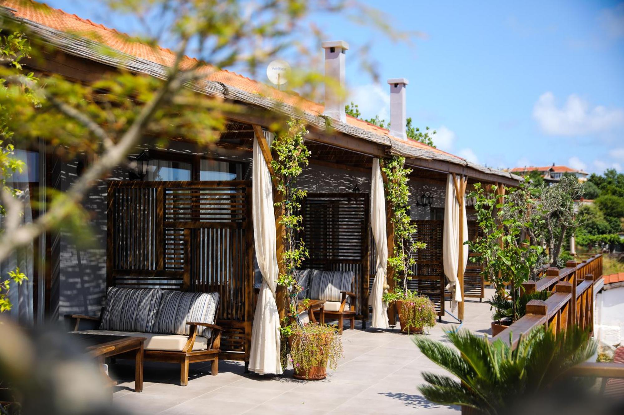 Mavi At Blue Horse Resort