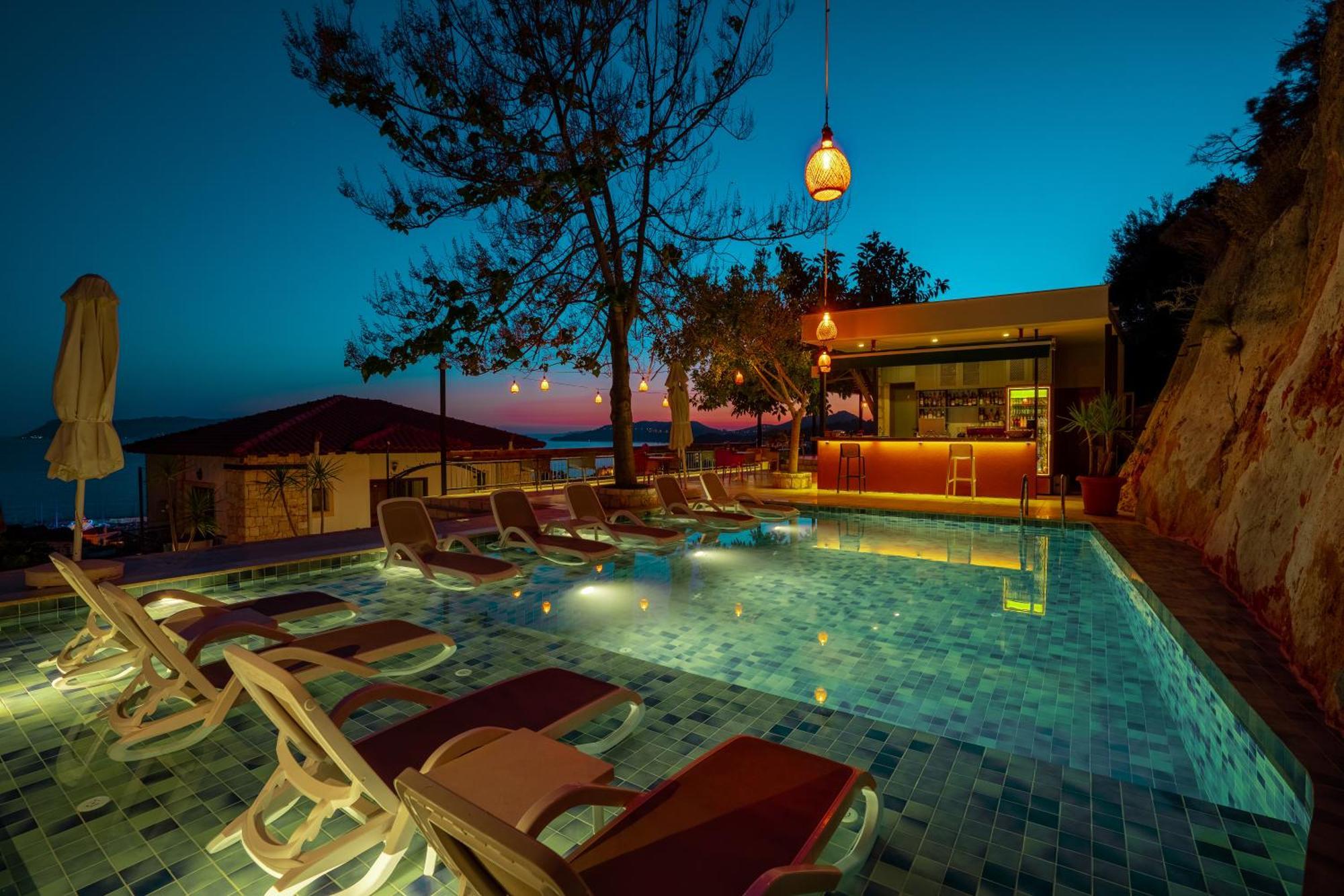 Luna Hotel *