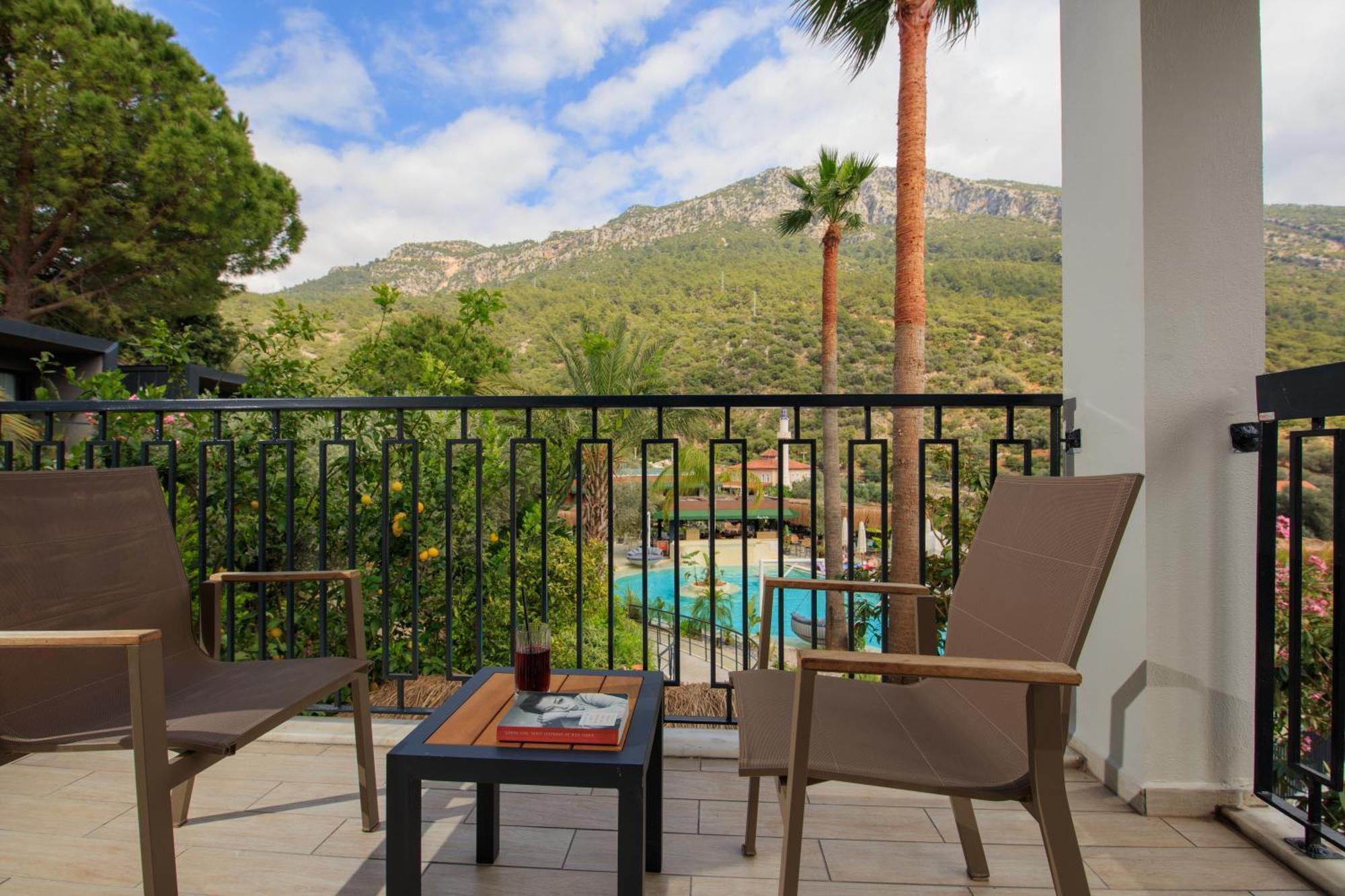 Morina Deluxe Hotel 3*