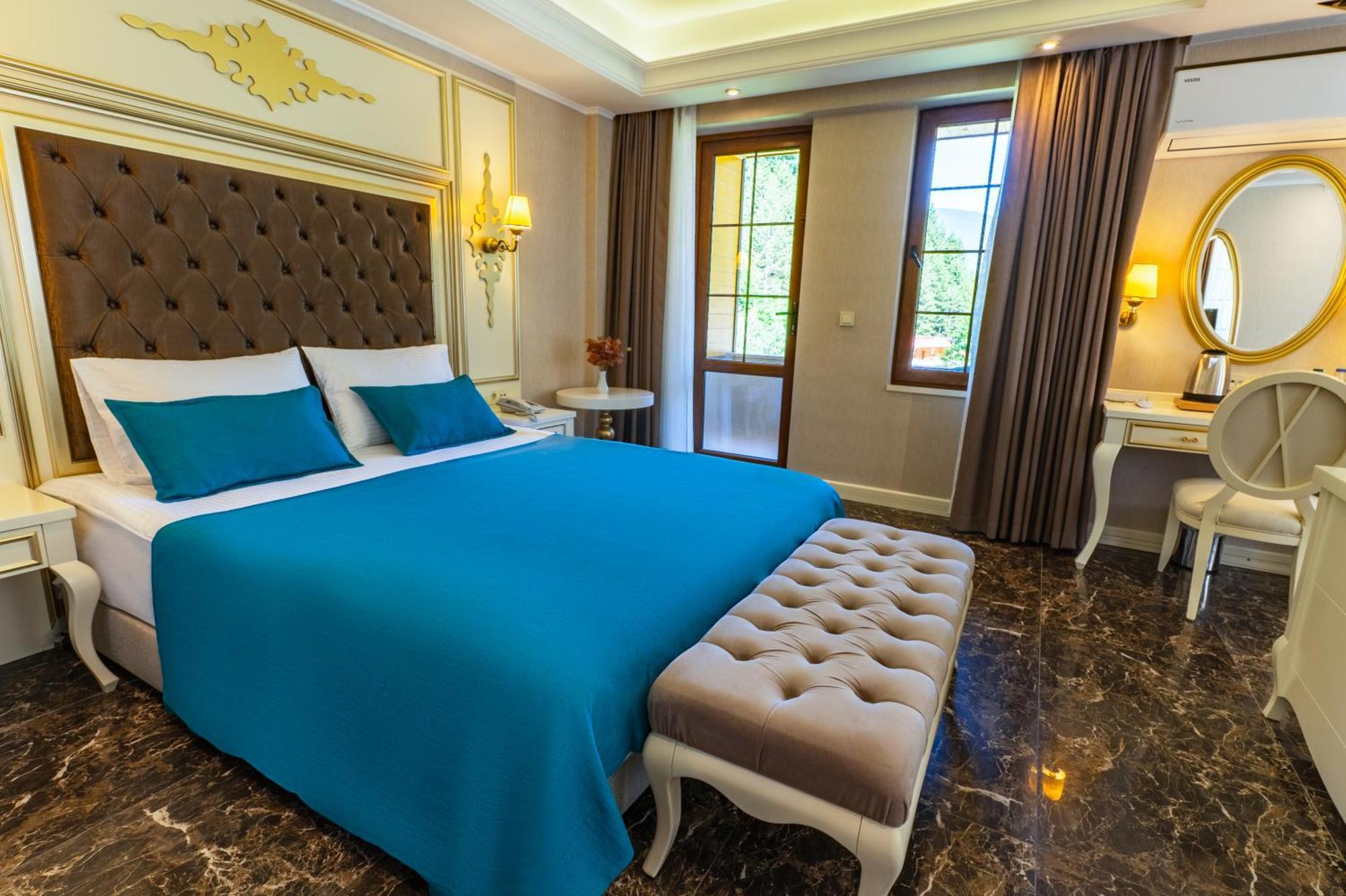 Flora Hotel