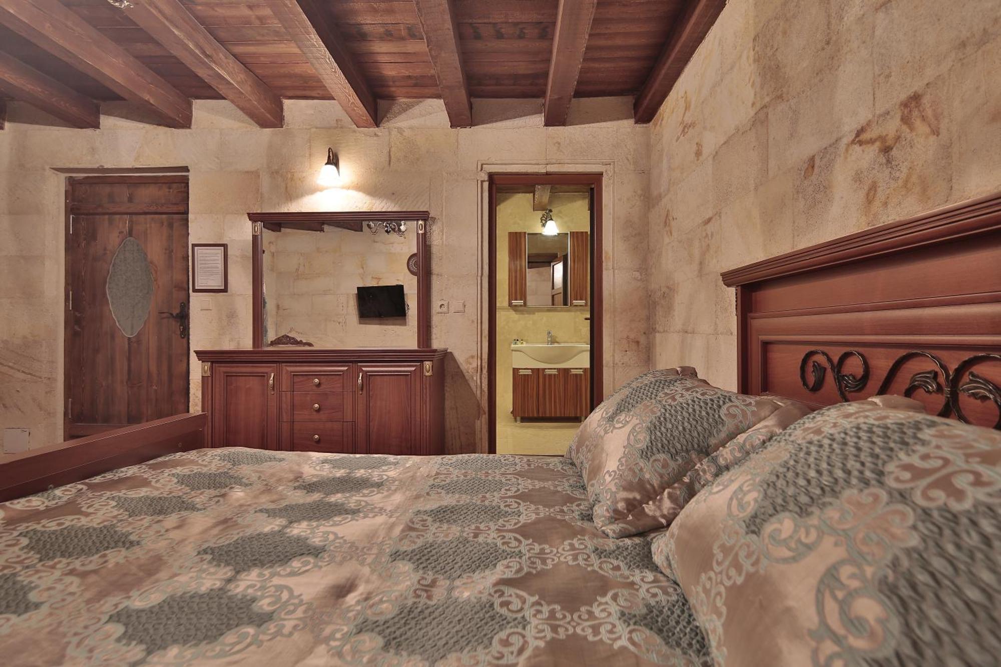 Shoestring Cave House 2*