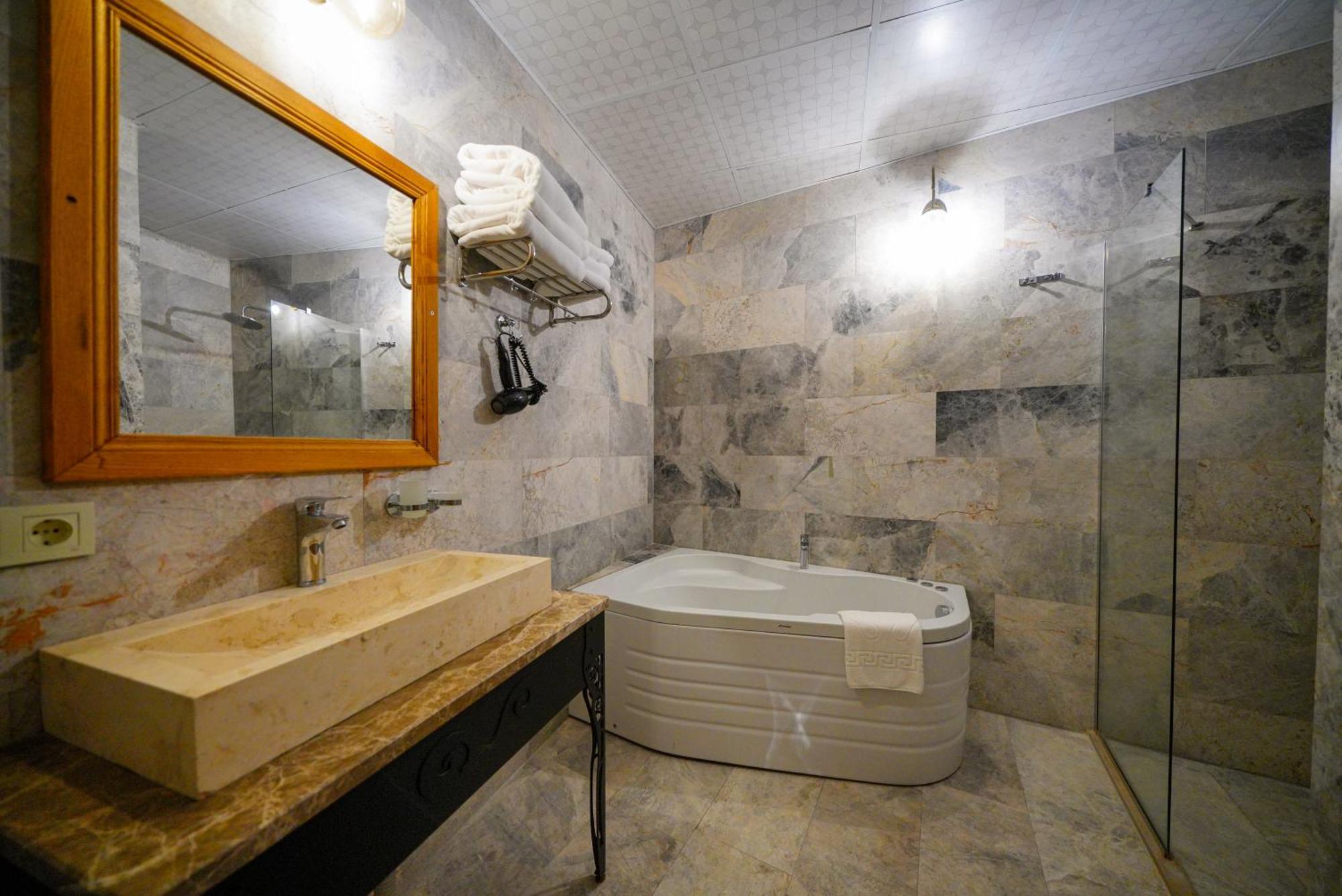 Hotel Cave Saksagan