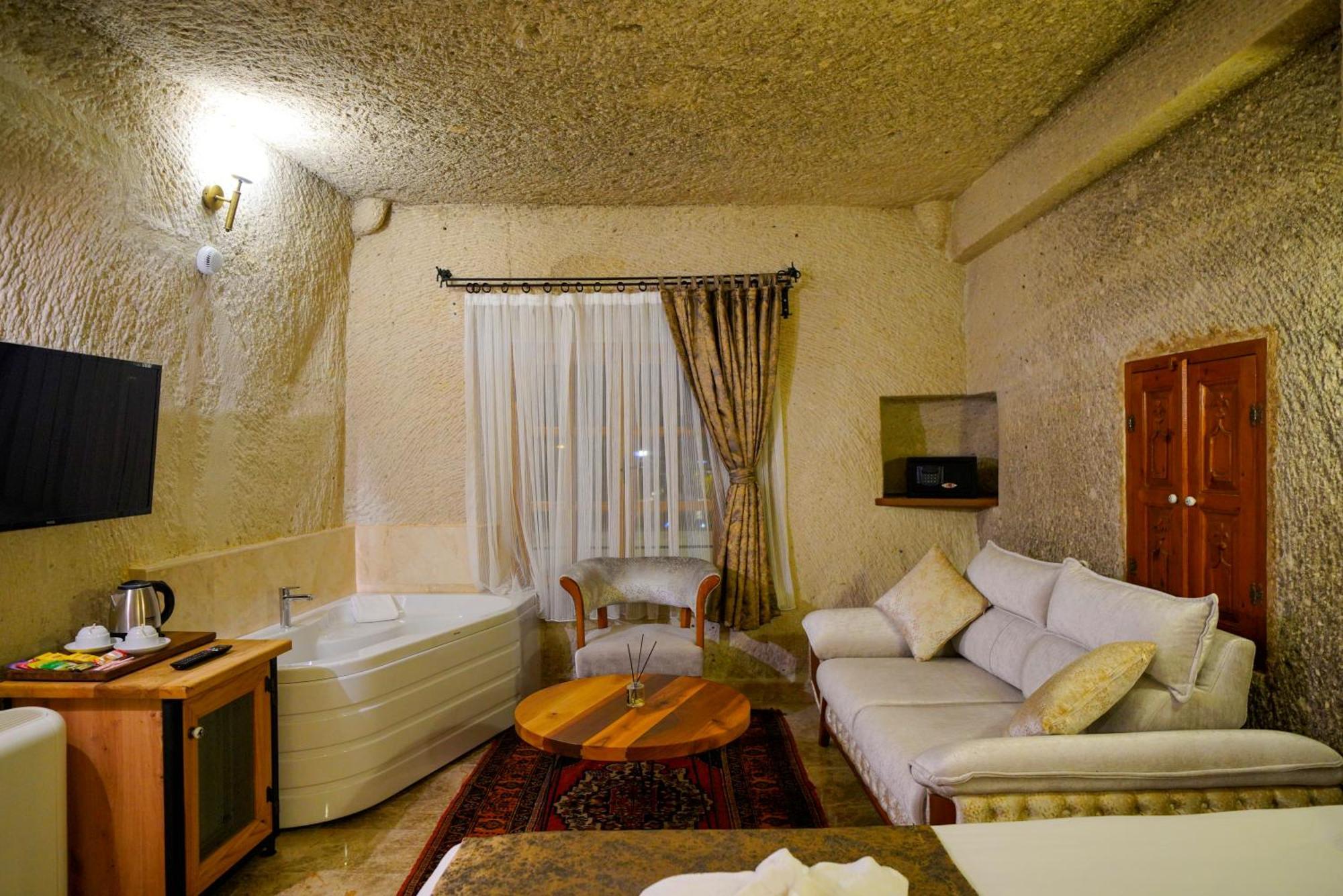 Hotel Cave Saksagan 2*