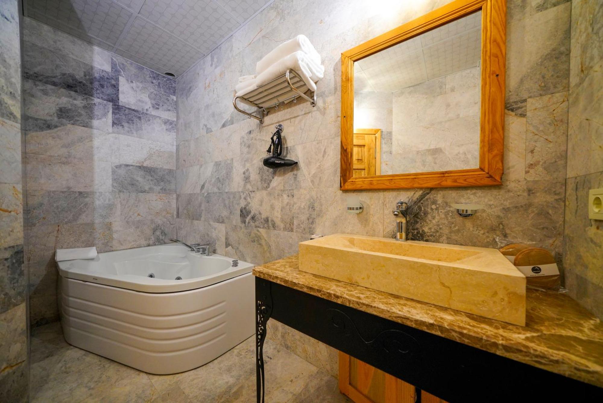 Cave Saksagan Hotel Goreme