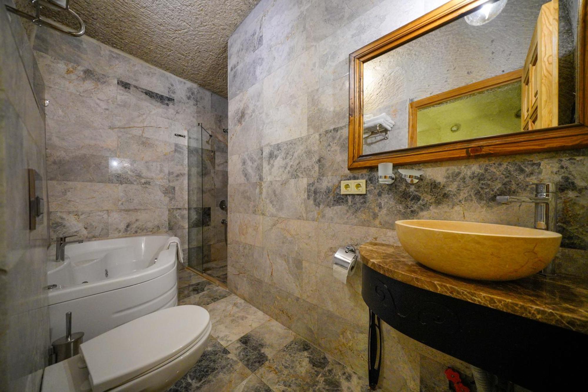 Hotel Cave Saksagan