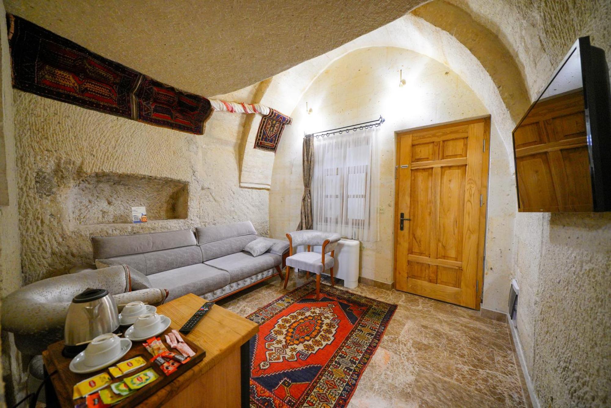 Cave Saksagan Hotel 2*