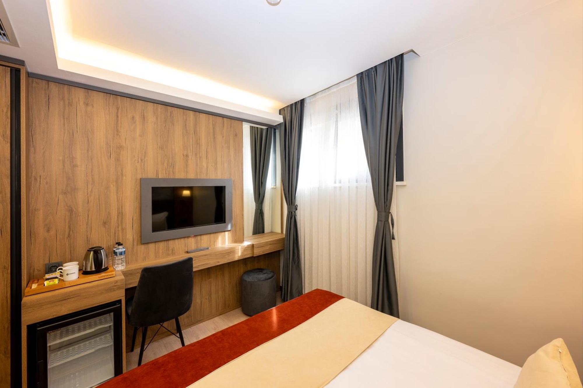 Harmony & Hotel