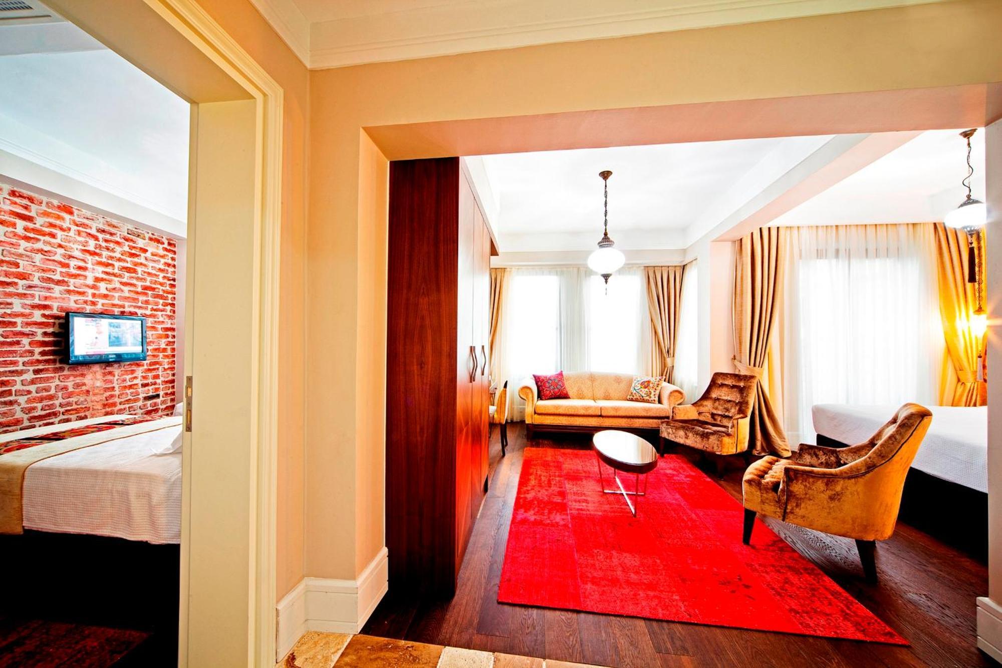 Hippodrome Hotel 3*