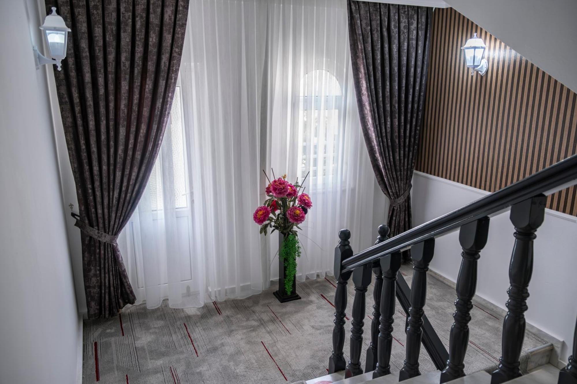 Mustis Royal Plaza Hotel