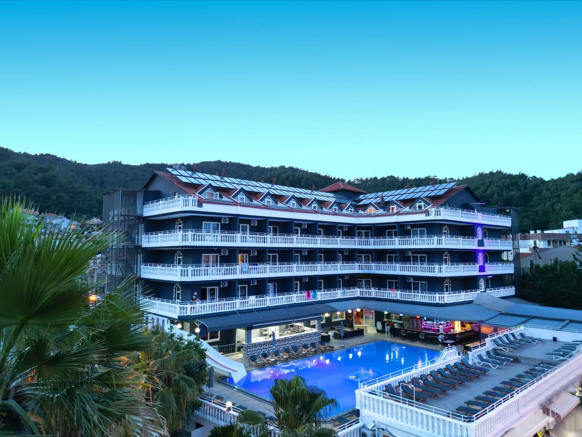 Hotel Mustis Royal Plaza