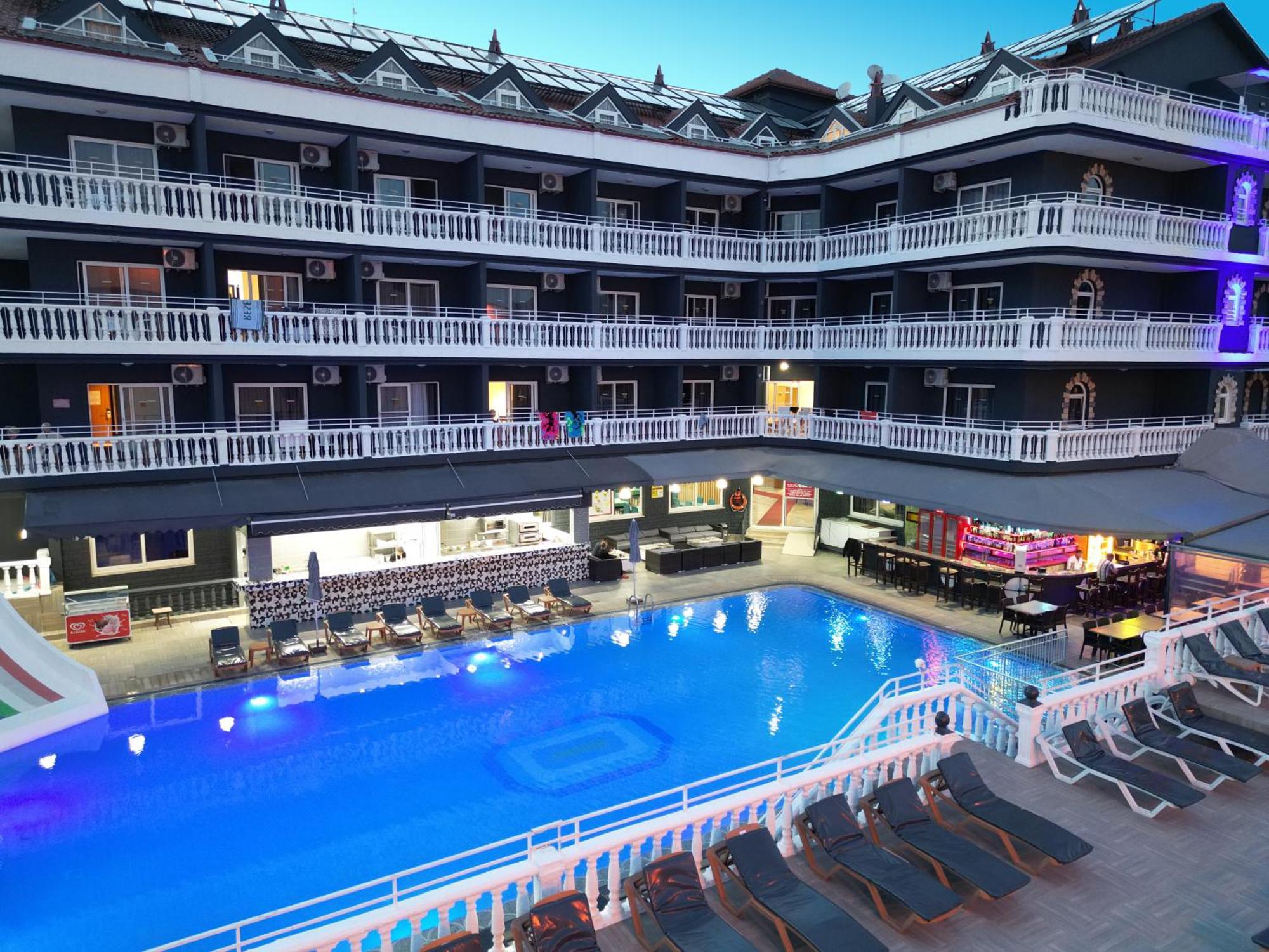 Hotel Mustis Royal Plaza