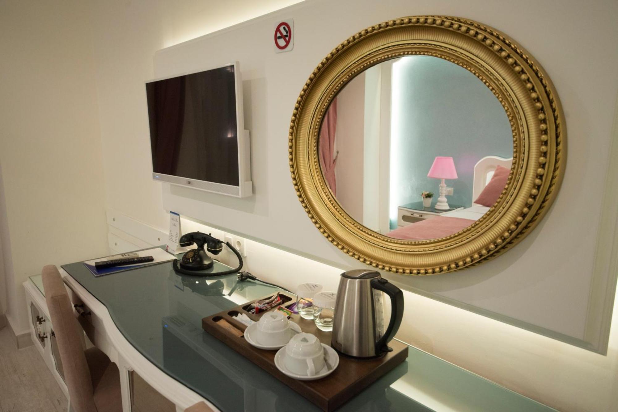Montebello Deluxe Hotel 3*