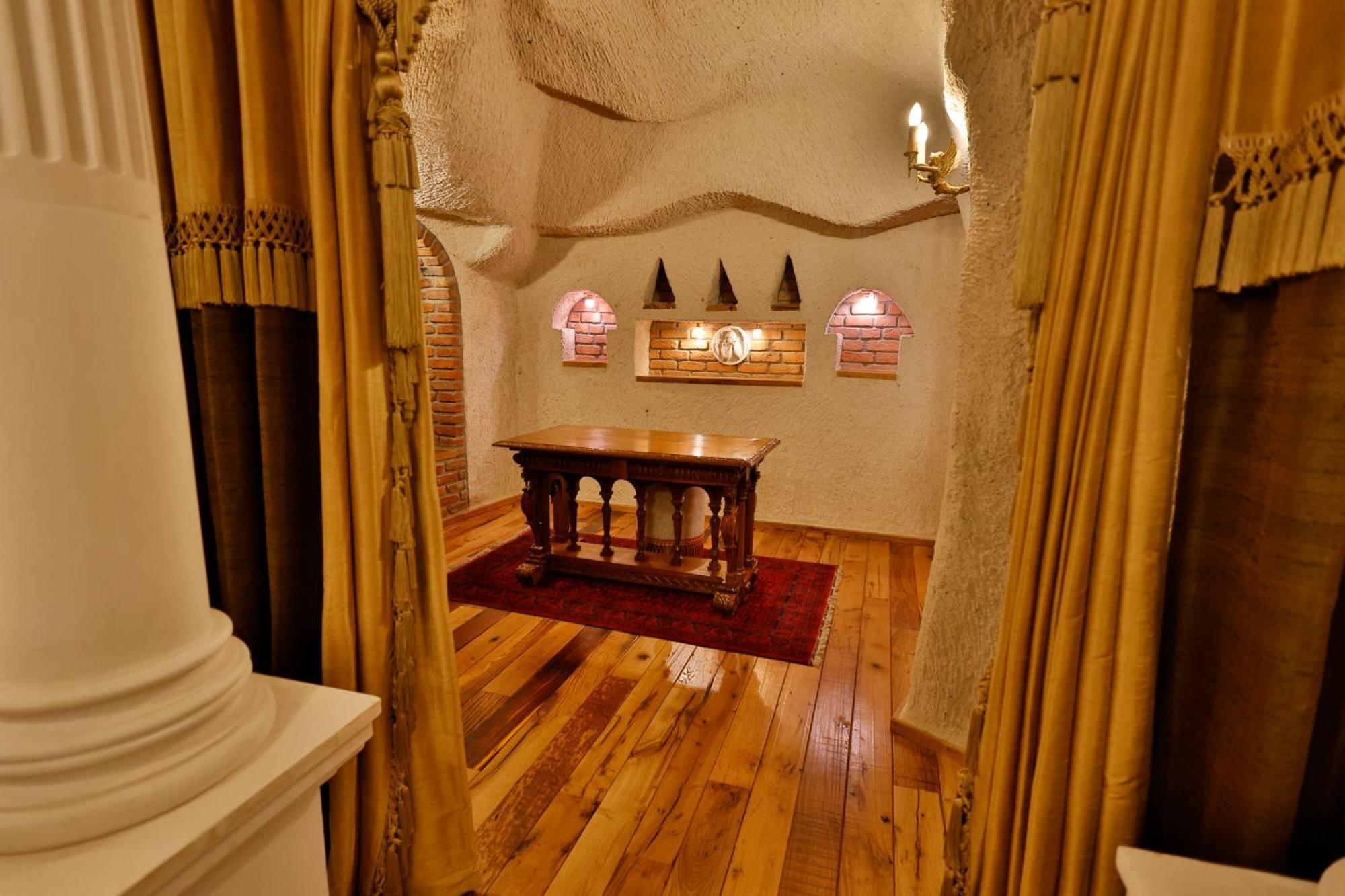 Sacred Mansion Hotel