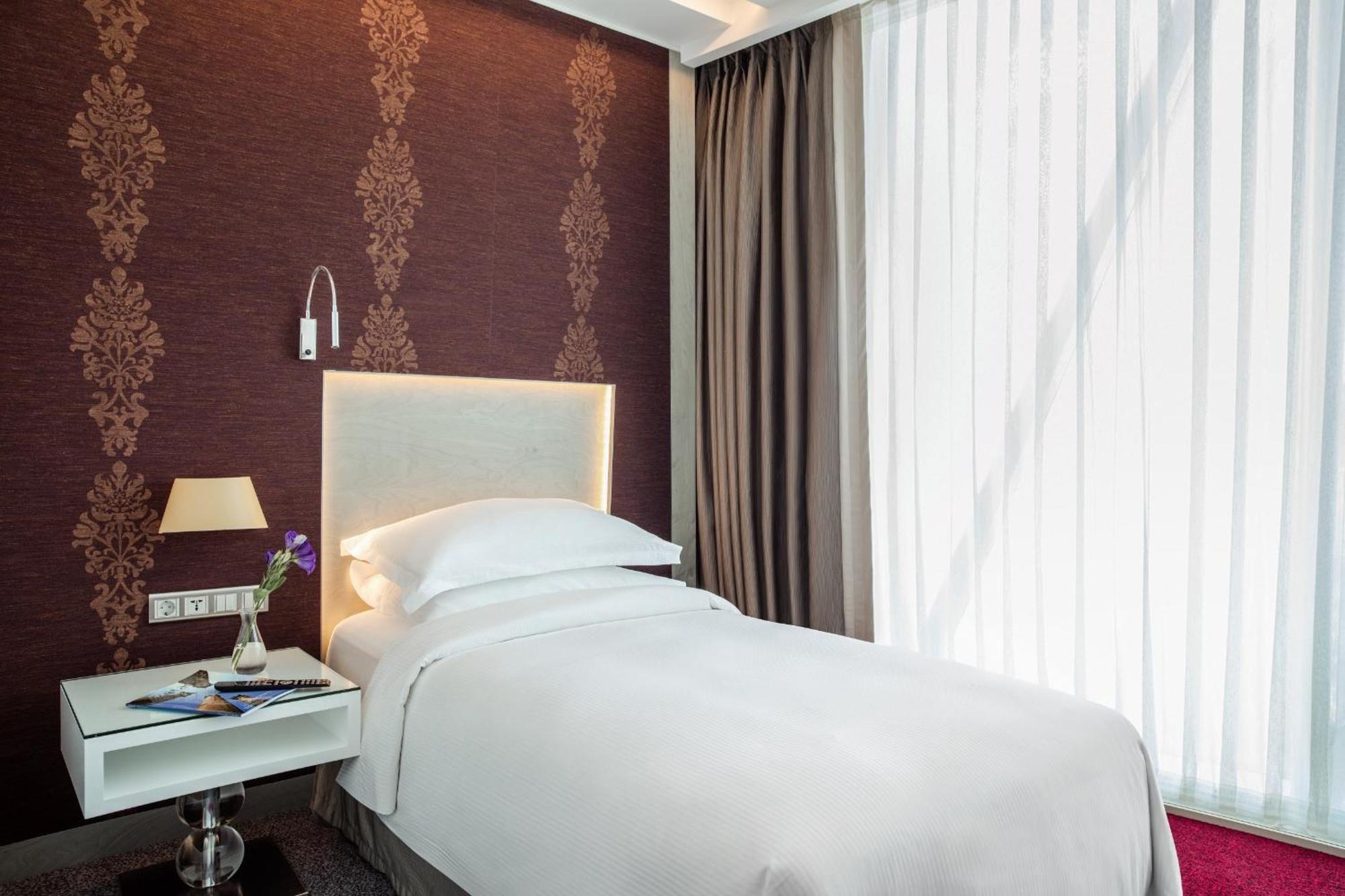 Burgu Arjaan By Rotana Hotel
