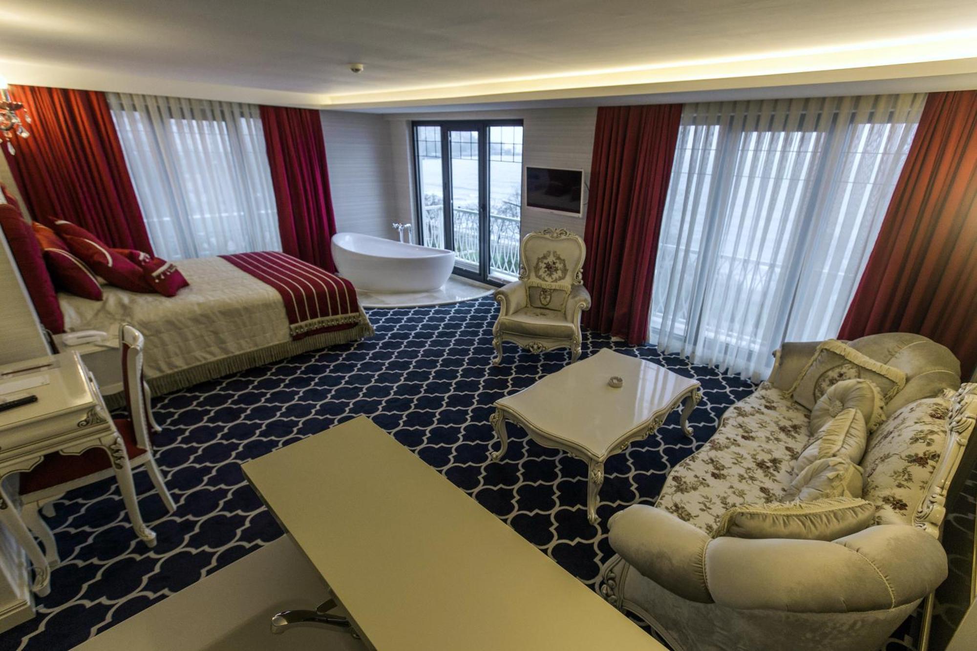 Sinema Hotel 3*