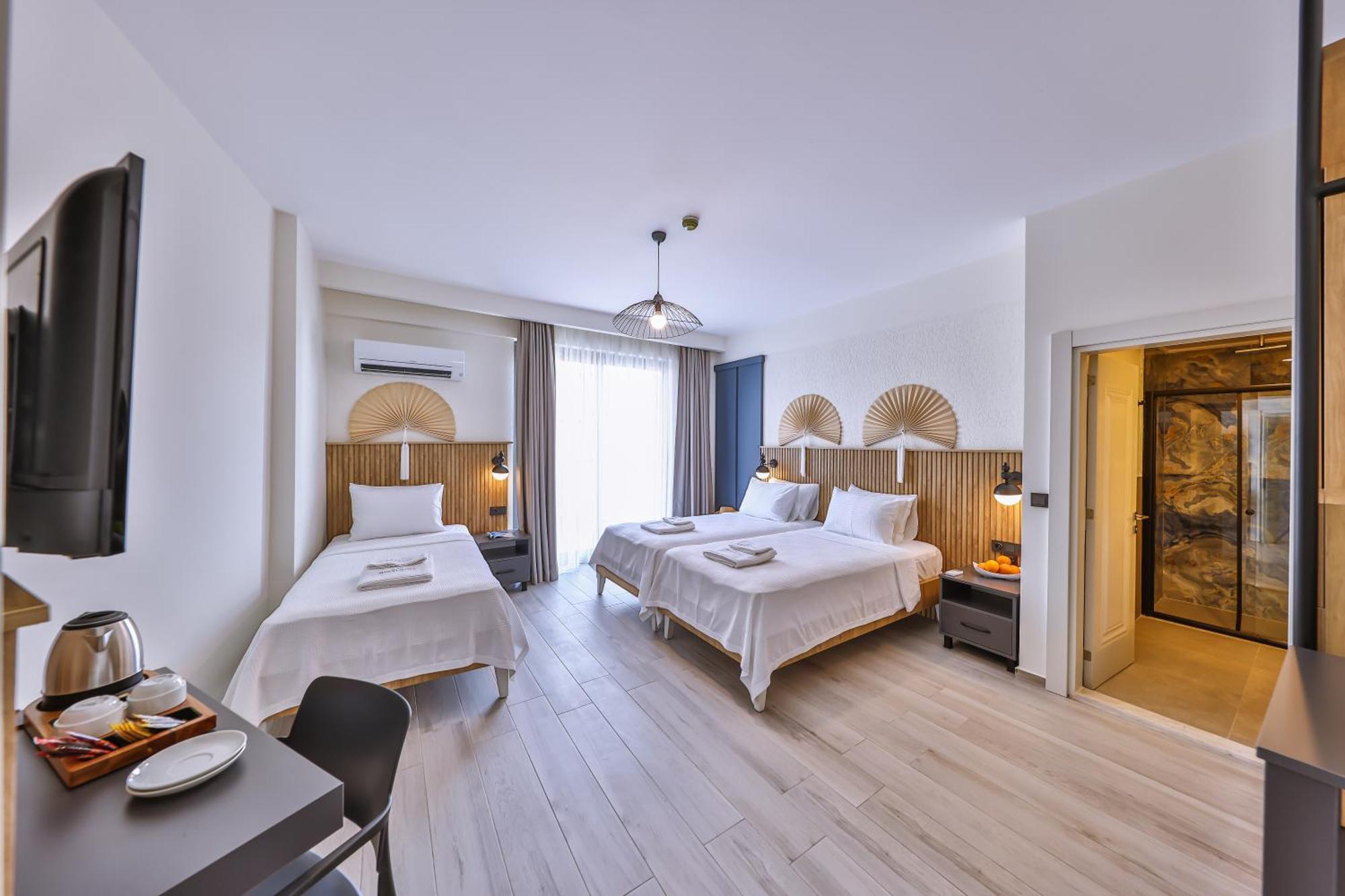 Hotel Athena *