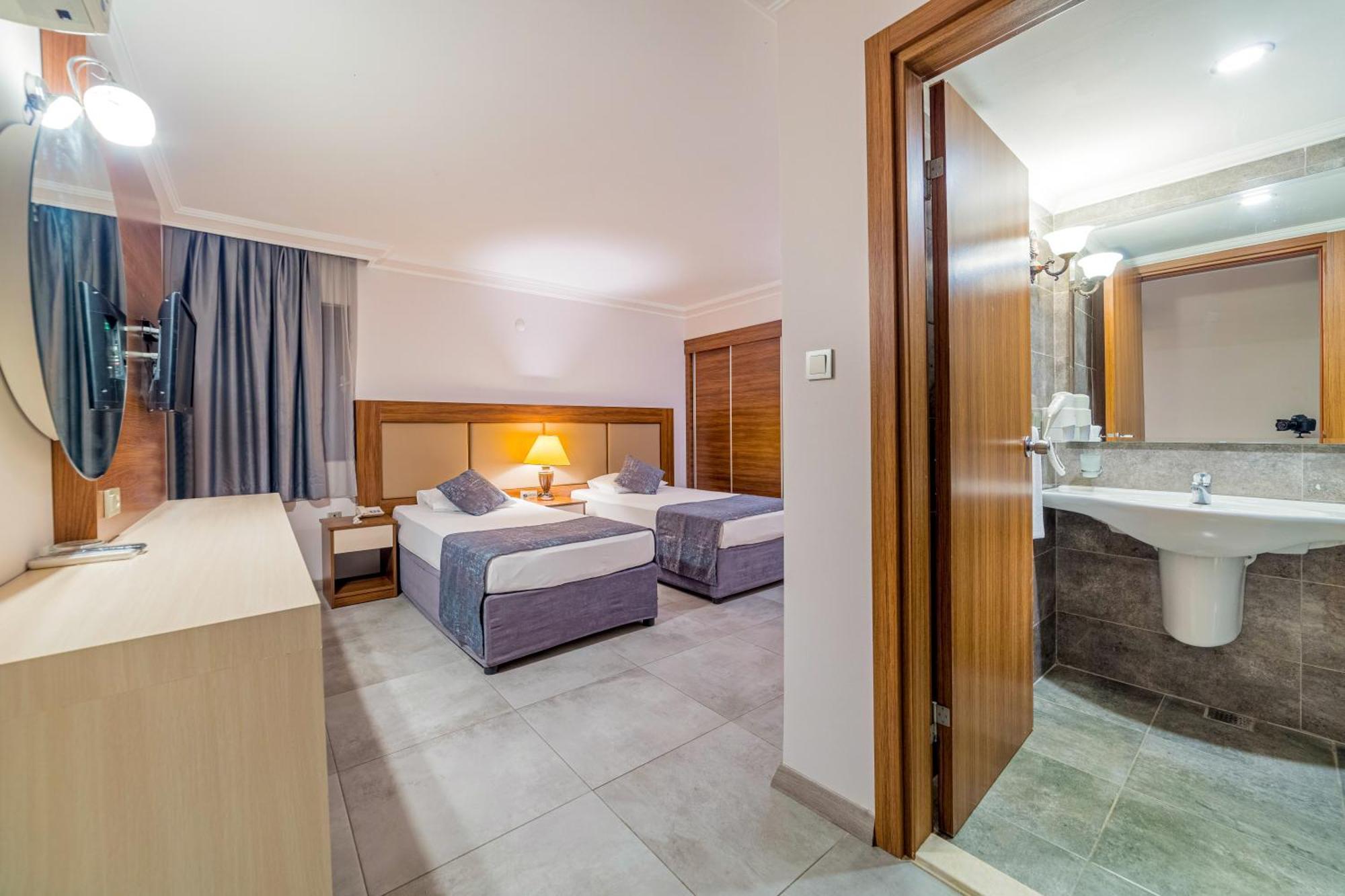 Resort Justiniano Club Okurcalar