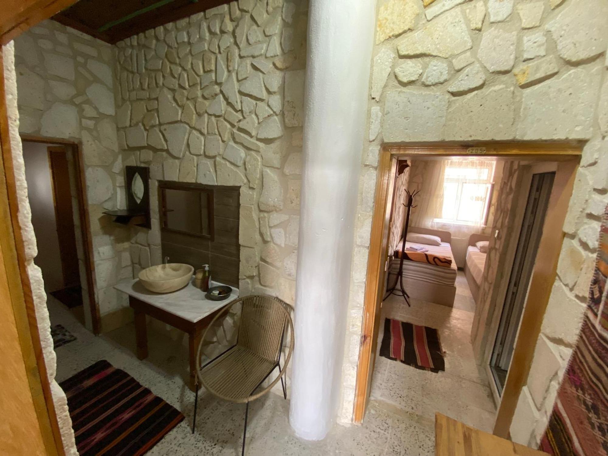 Hostel Crazy Horse *