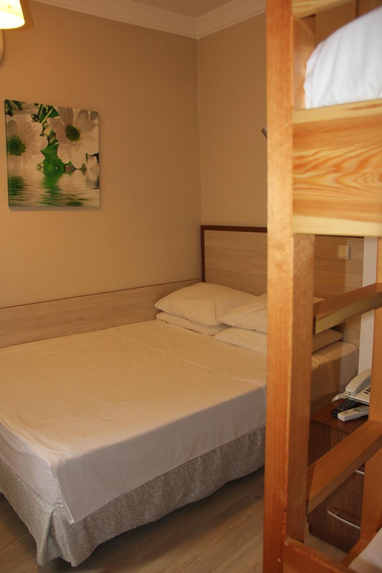 Hotel Crowded House Eceabat