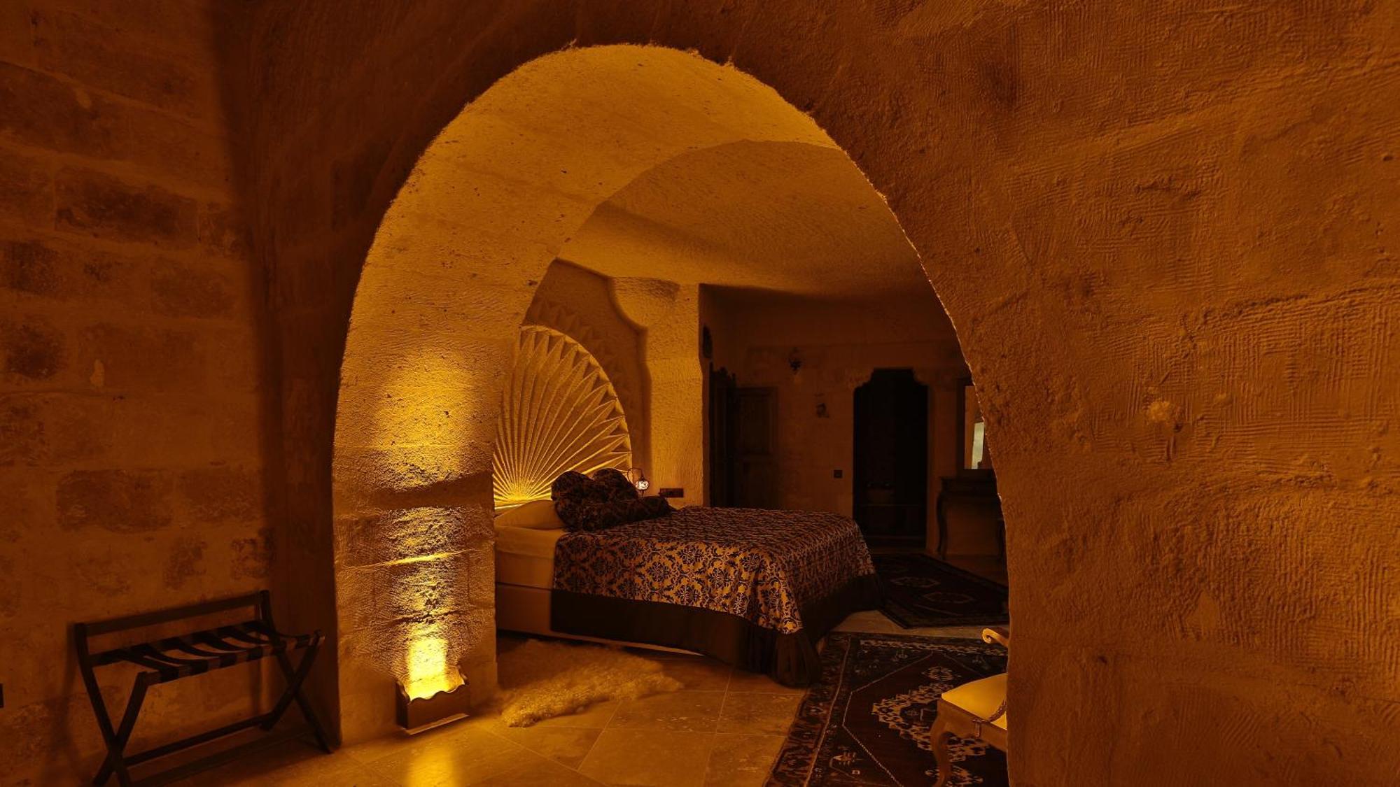 Phocas Cave 2*