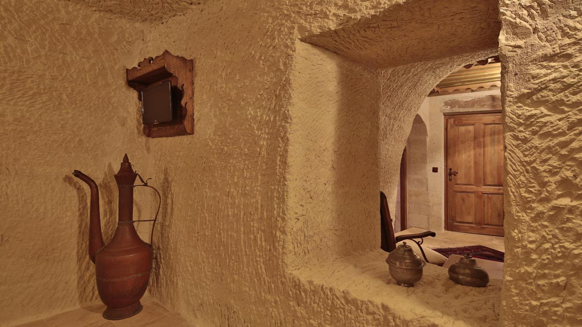 Phocas Cave Hotel 2*