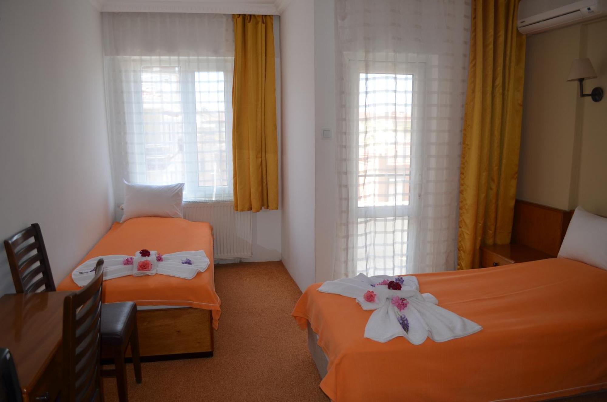 Megas Hotel 3*