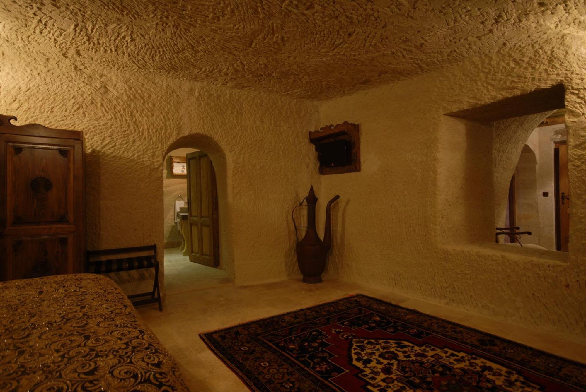 Phocas Cave Hotel