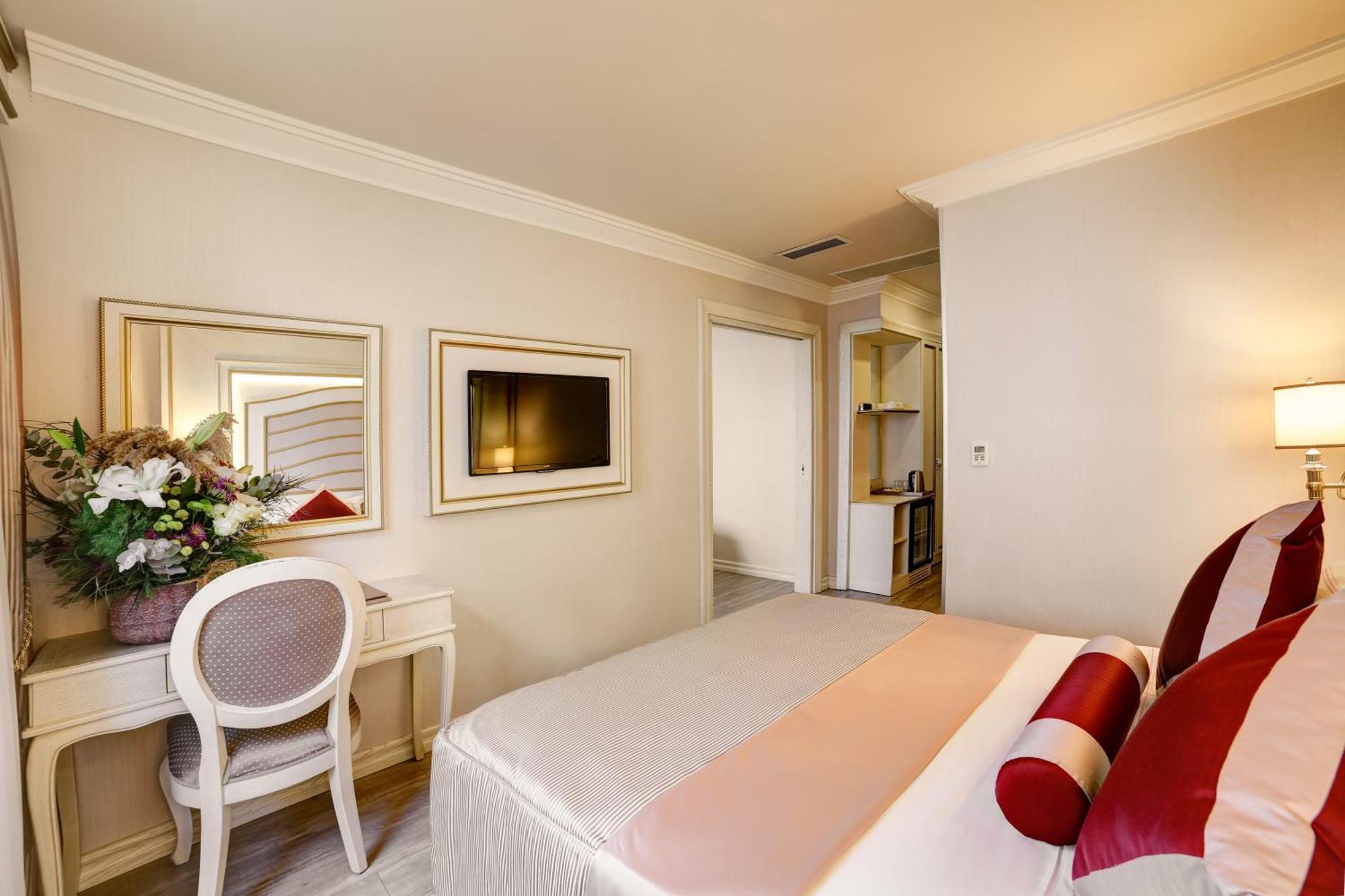 Hotel Halifaks 4*