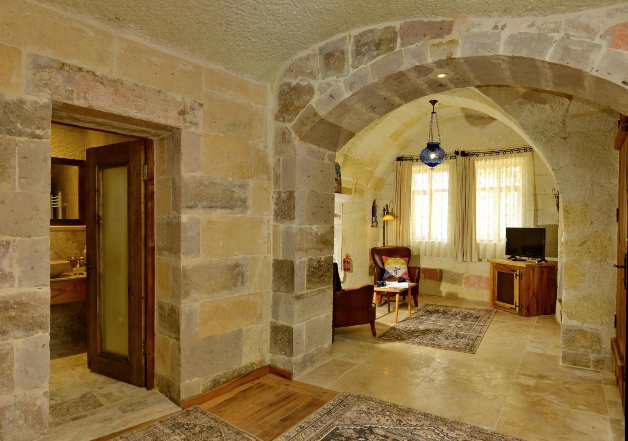 Seki Cave Hotel
