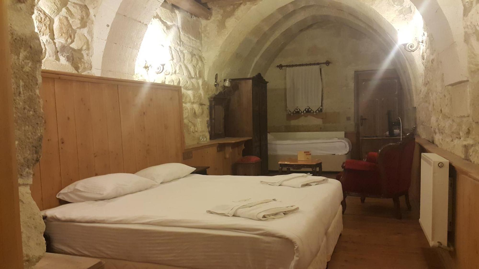 Has Cave Hotel 2*