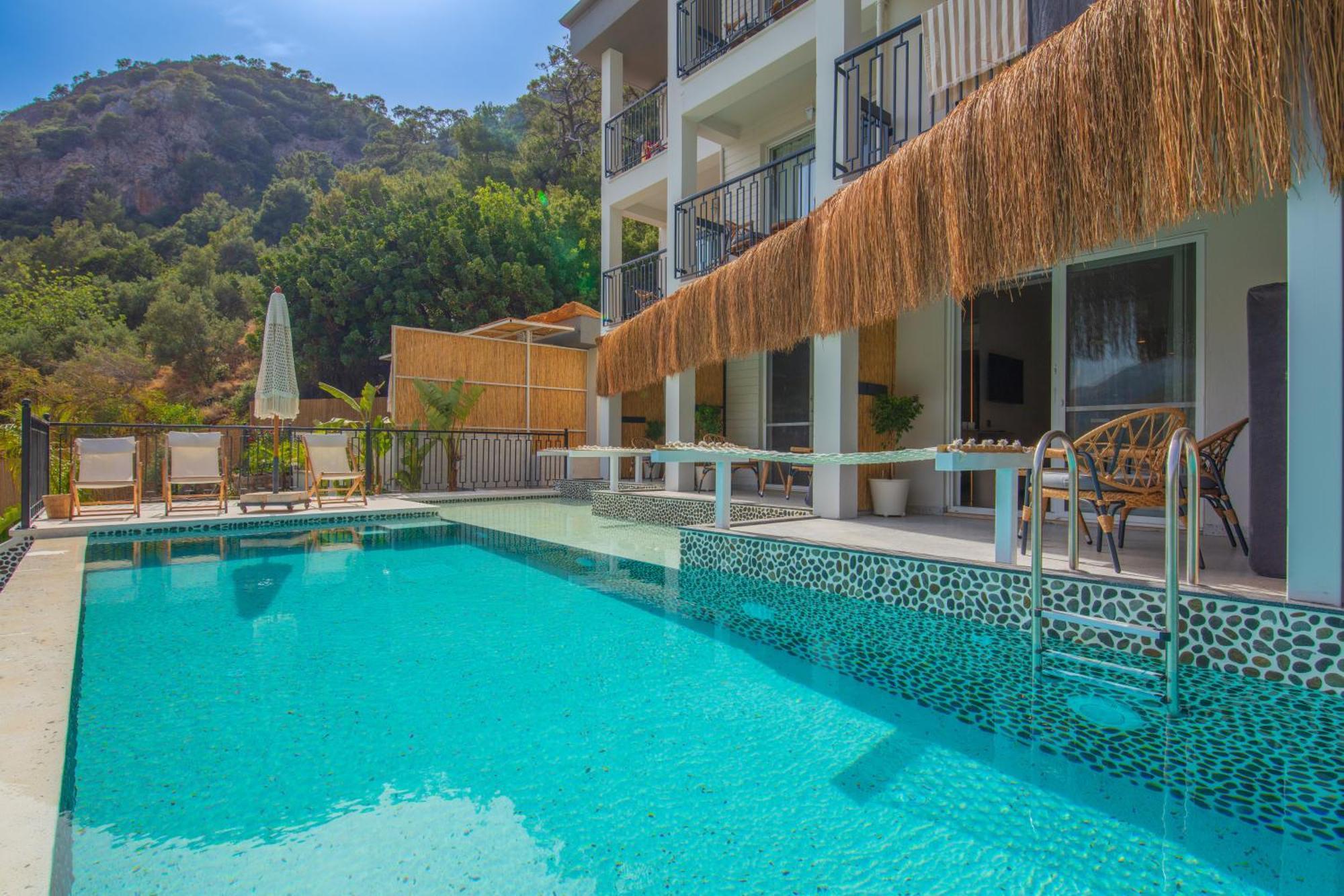 Morina Deluxe Hotel 3*