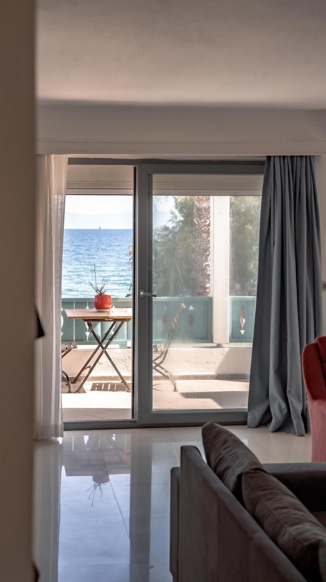 Kefi & Hotel 3*