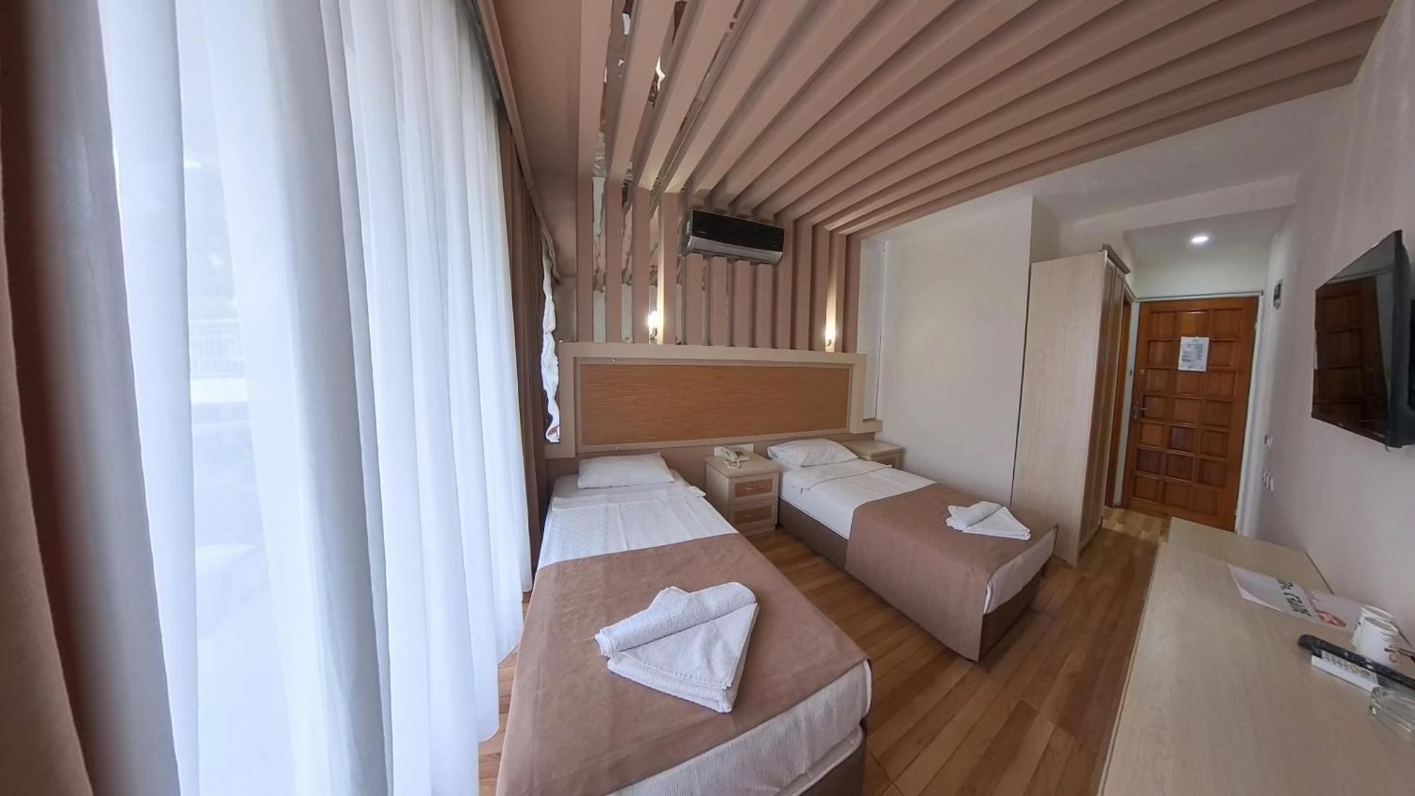 Hotel Mr Crane 3*