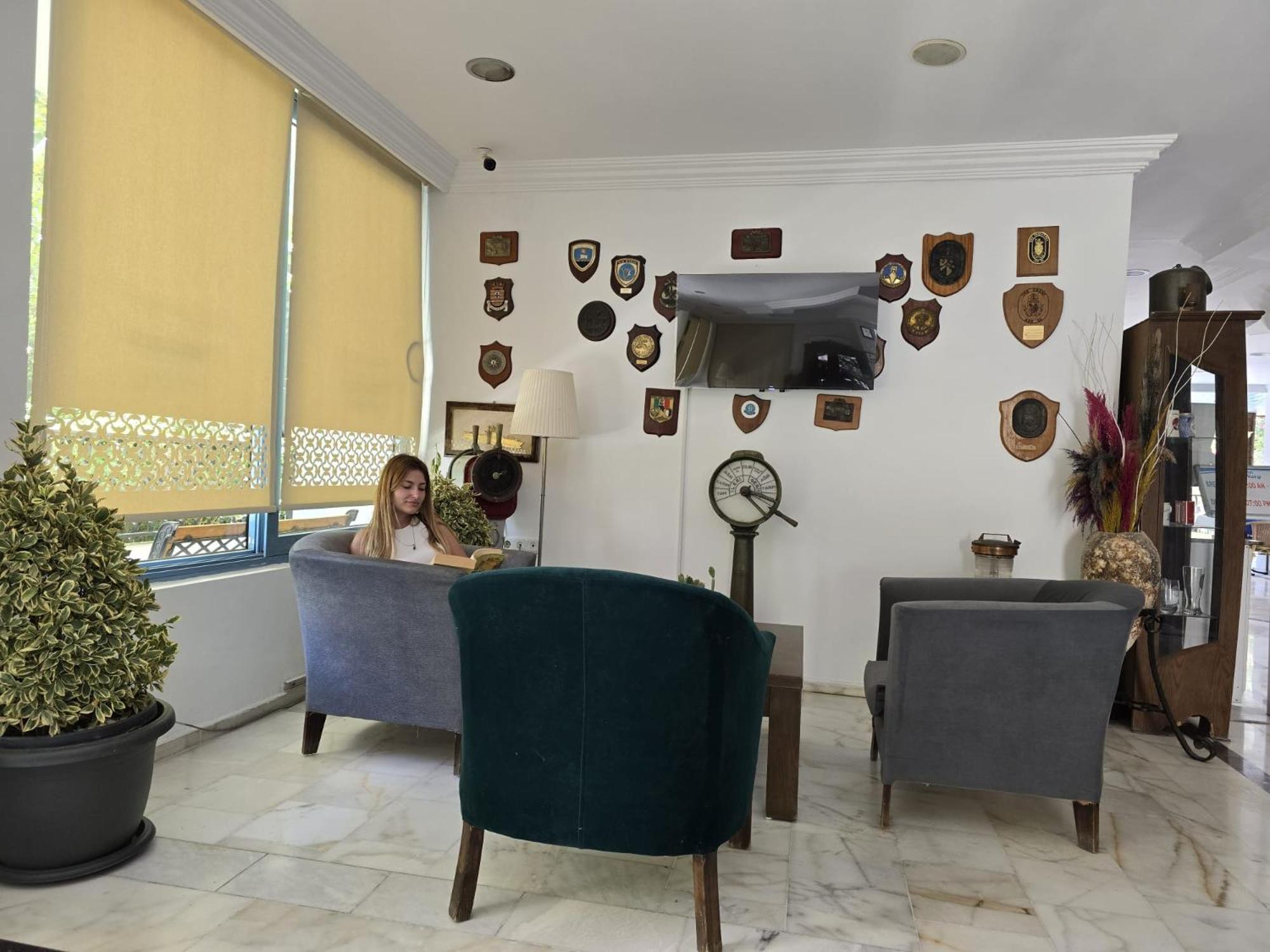 Hotel Navy