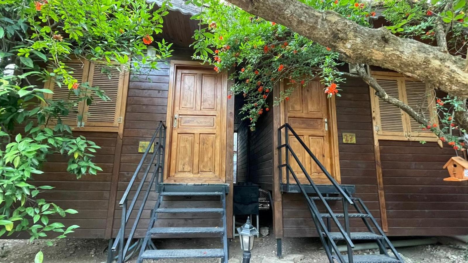 Varuna & Restaurant Guest house *