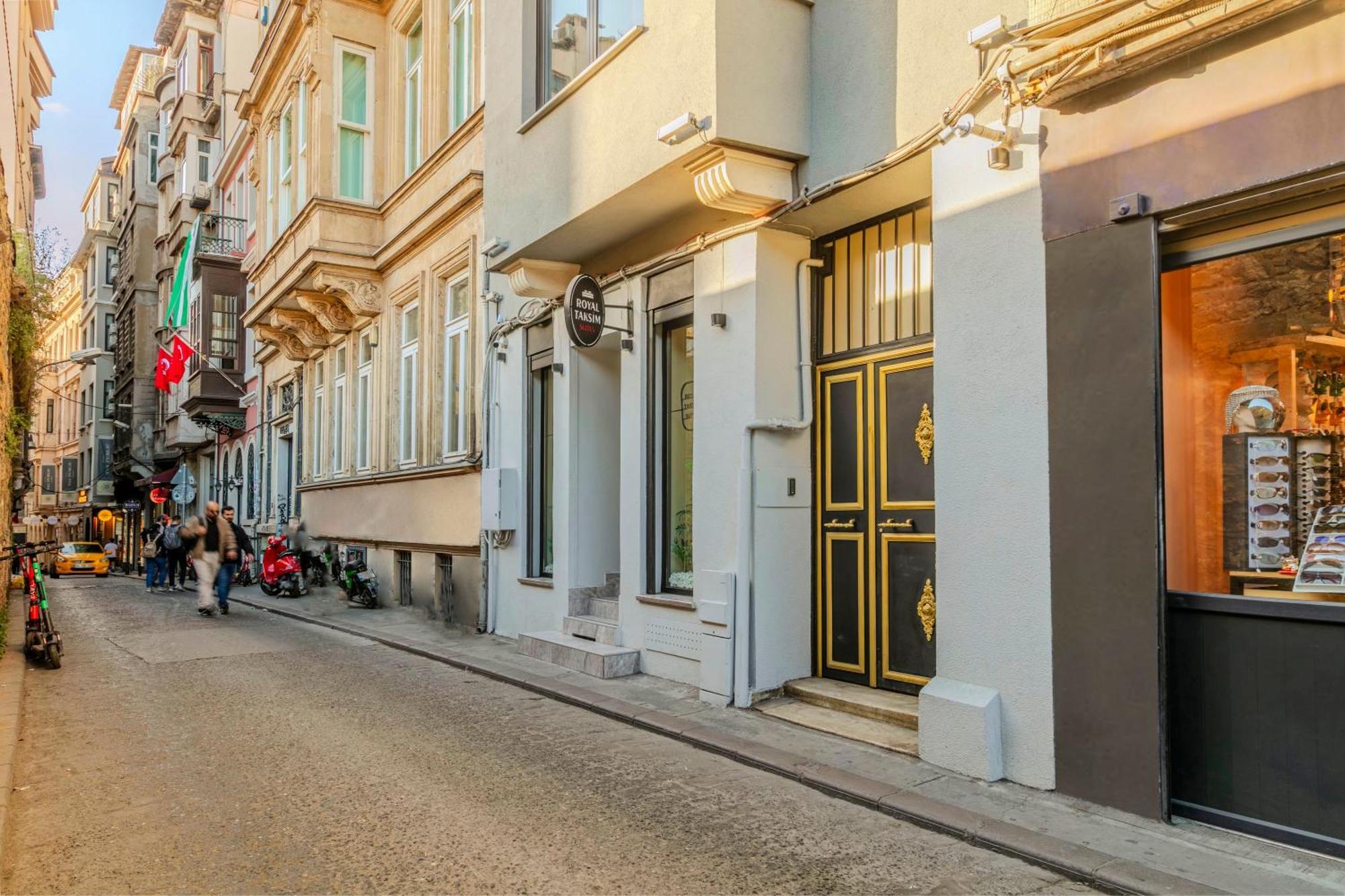Royal Taksim 3*