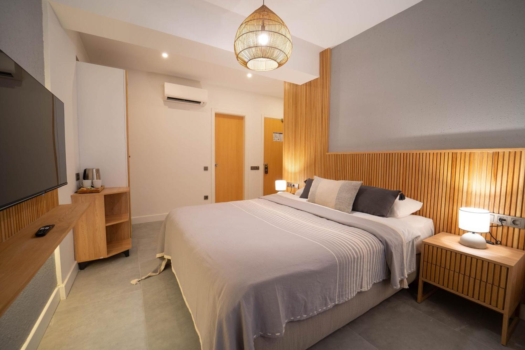 Club-e Hotel